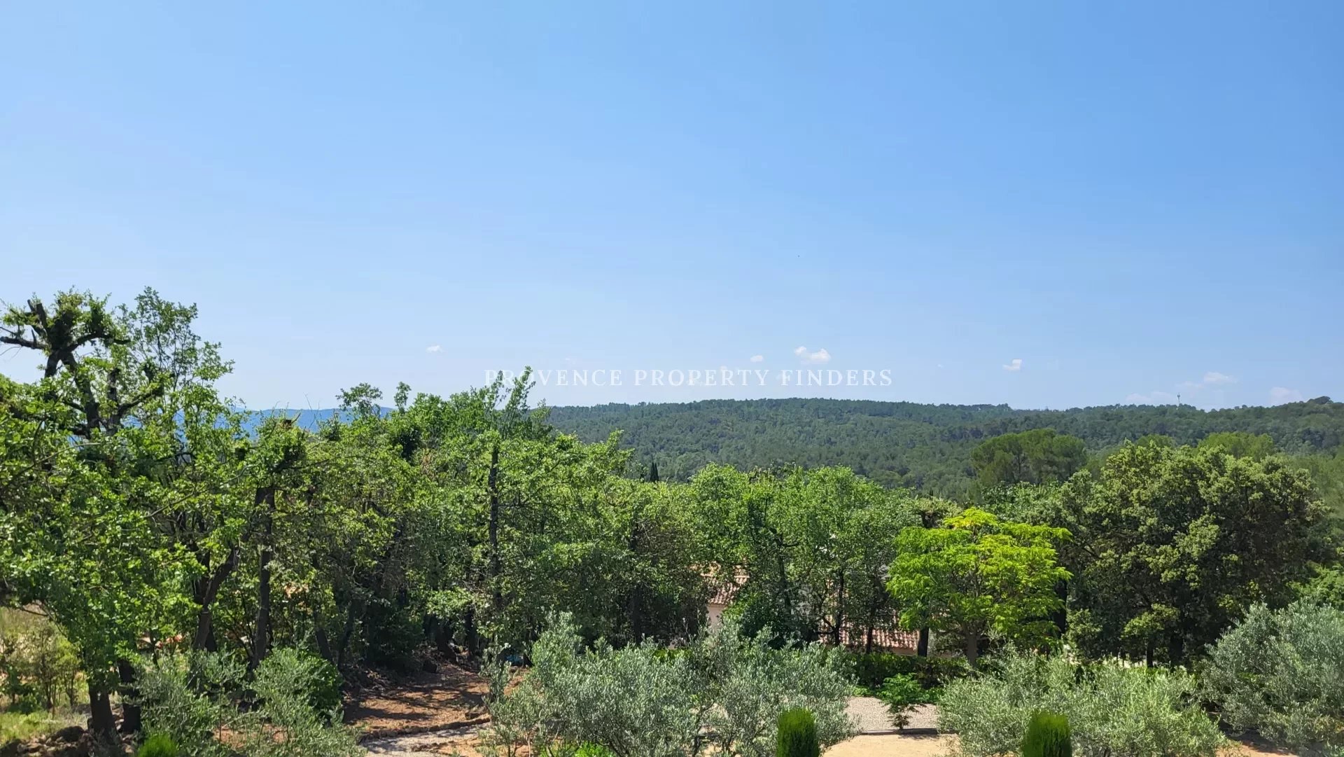 Provençal Villa of 220m2 offering you all  the comfort in the beautiful Provence.