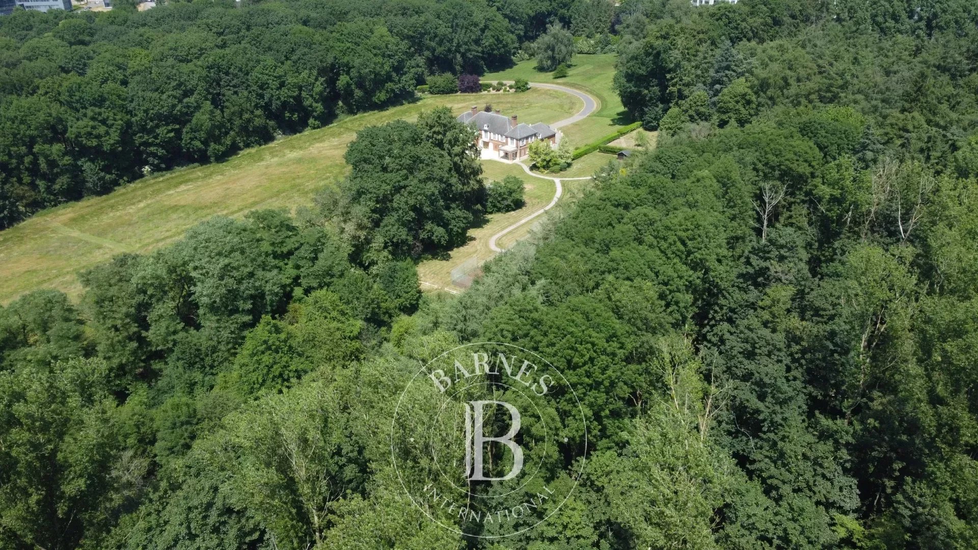 Exceptional property in a park of more than 16 ha.