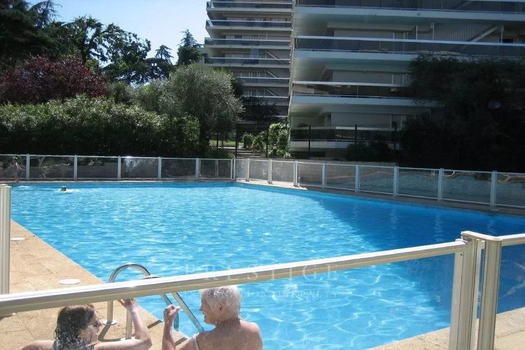 juan les pins, furnished flat 1 bedroom with terracce sea view