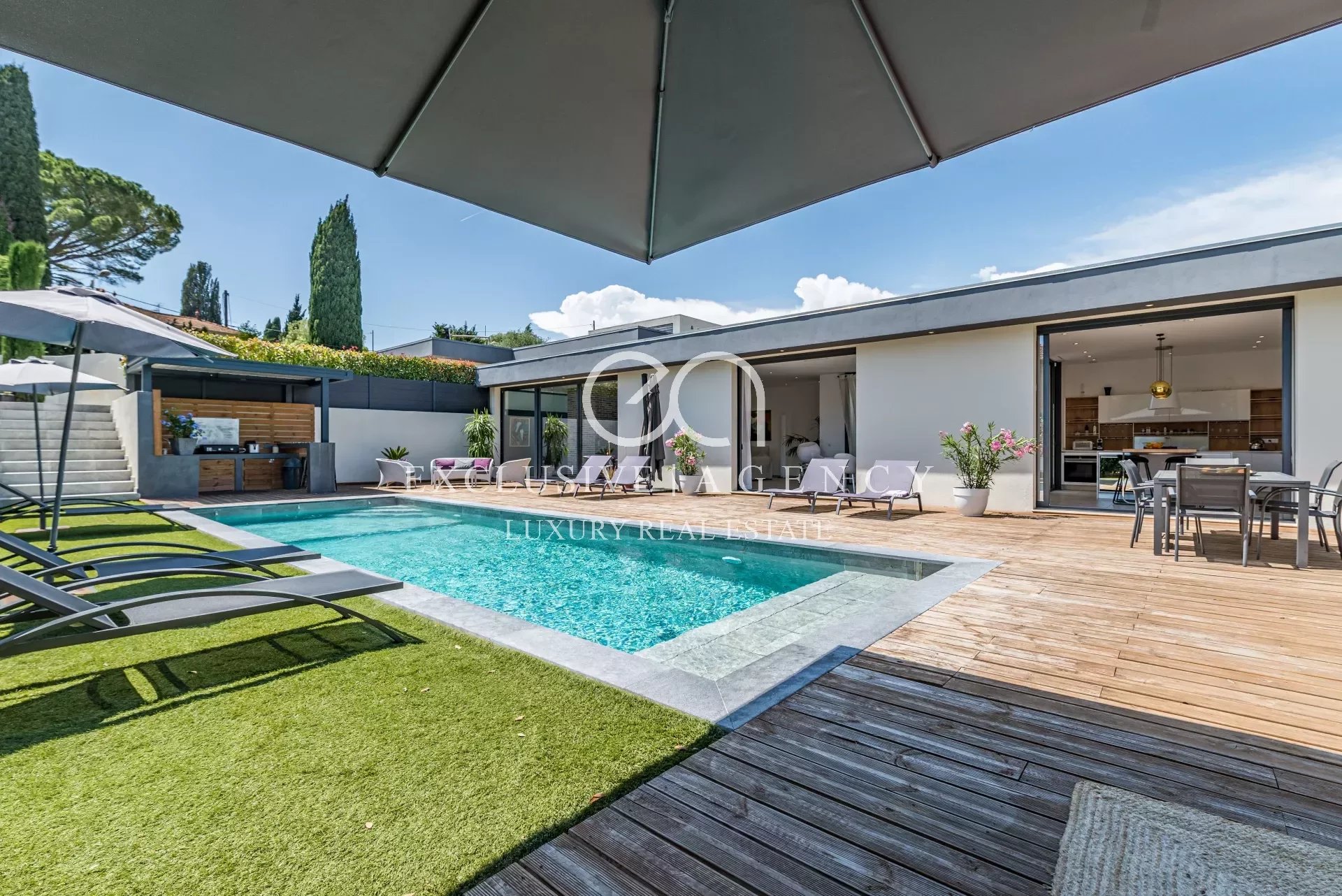 MOUGINS - CONTEMPORARY VILLA 270 SQM WITH SWIMMING POOL - 4 BEDROOMS