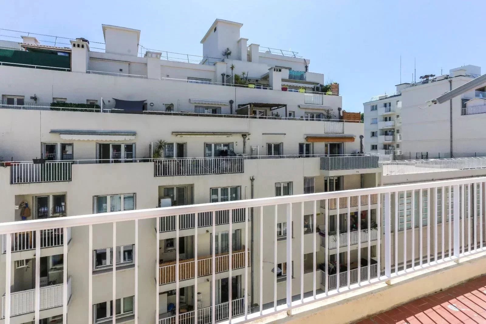 Appartement rénové d'une chambre avec grande terrasse - Nice Le Port