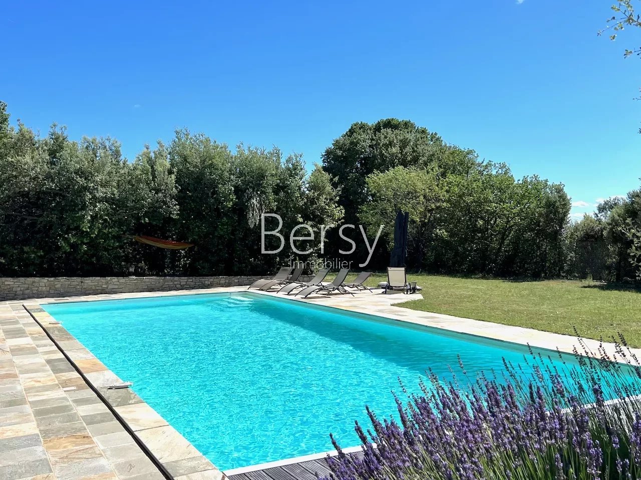 Exceptional view and dream location for this villa in a dominant position in BEDOIN