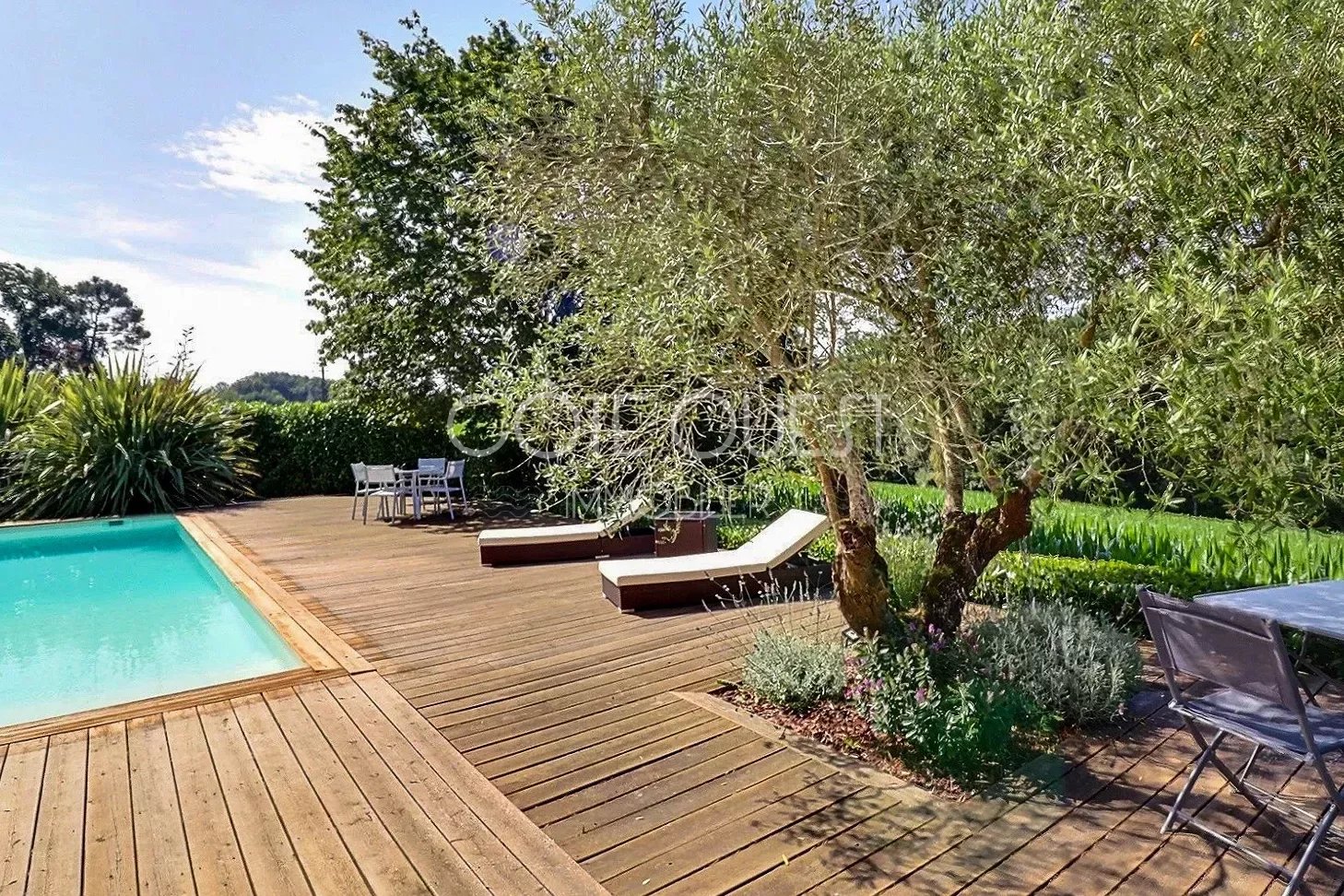 LANDES – A RENOVATED FARMHOUSE WITH A SWIMMING POOL