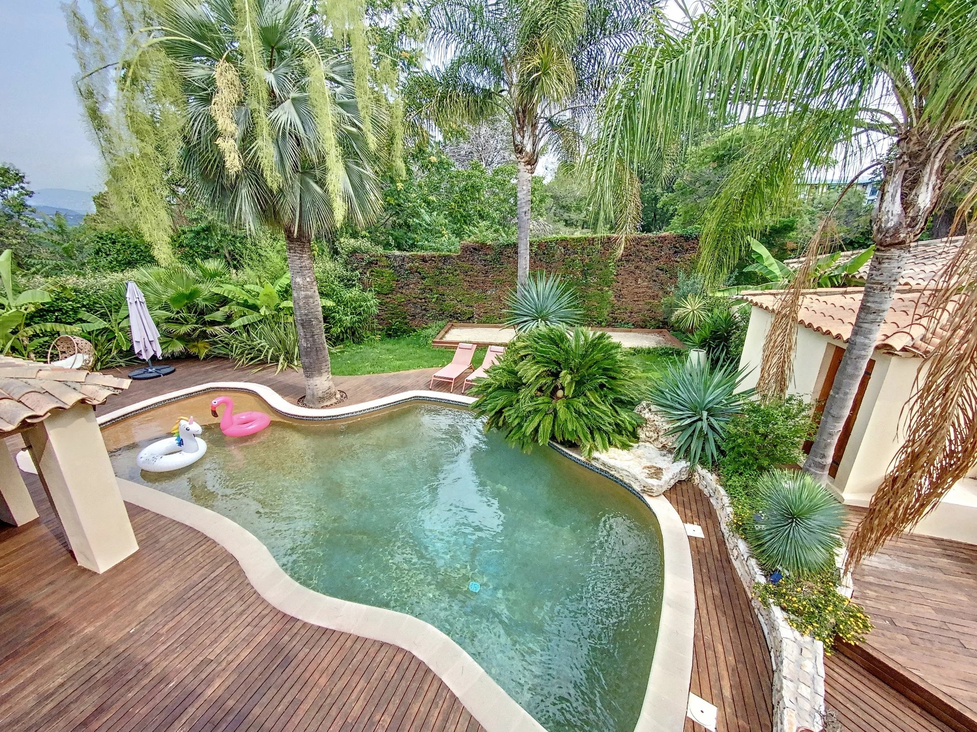 Superbe villa au calme avec piscine et garage