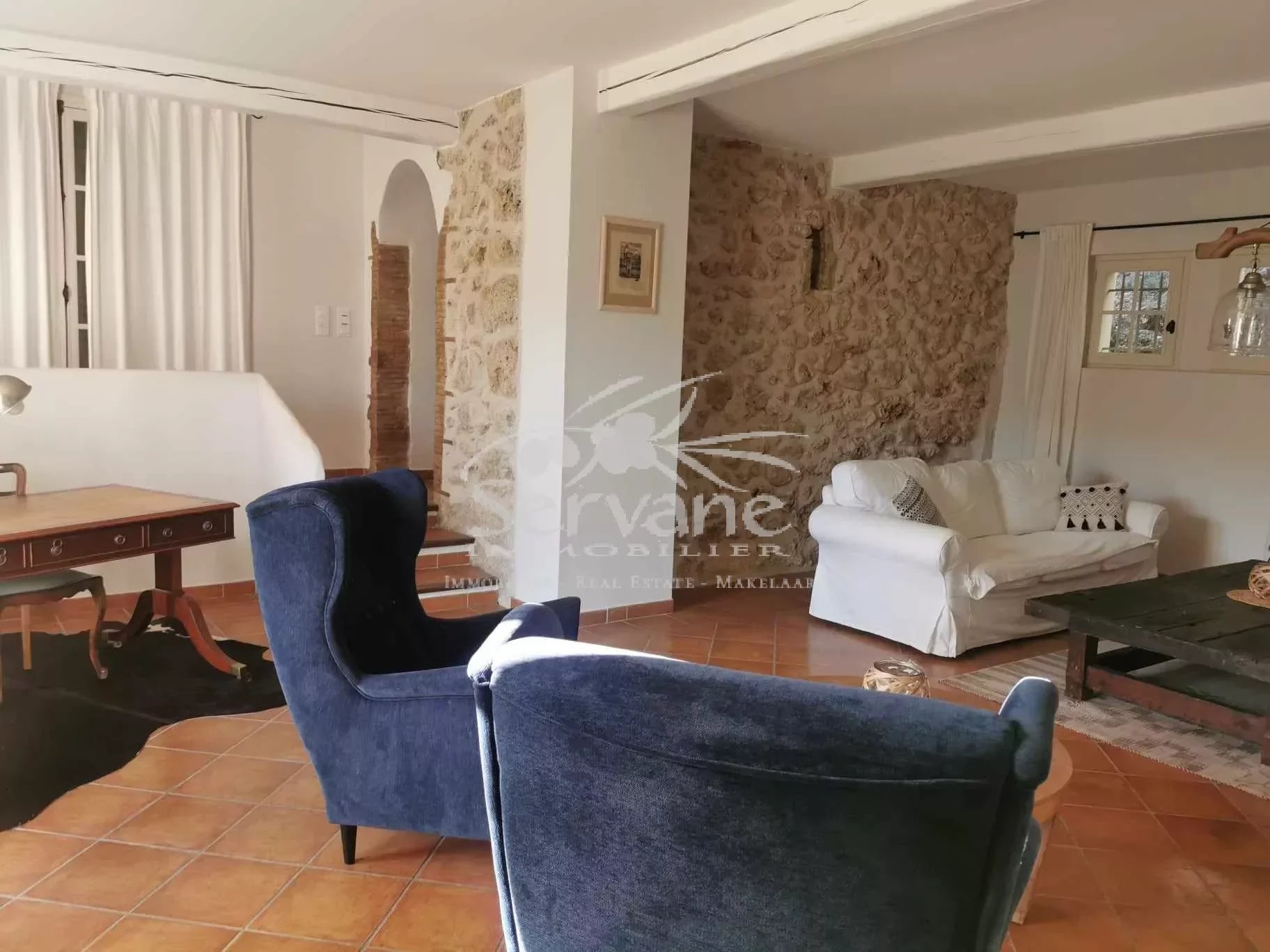 PROVENCAL MAS IN LORGUES SETS ON 4000 M²