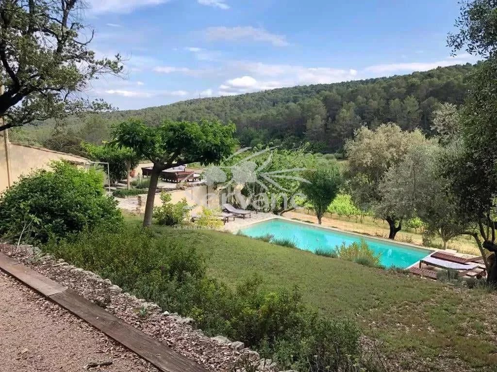 PROVENCAL MAS IN LORGUES SETS ON 4000 M²