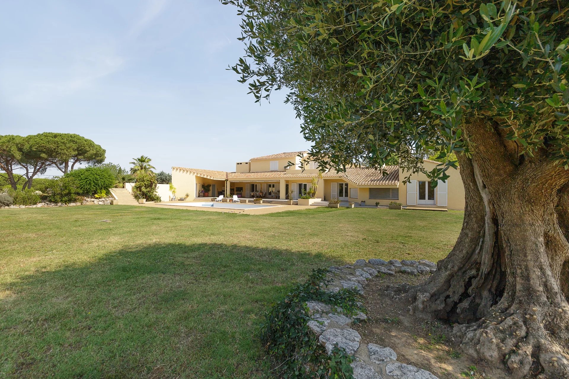 EXCEPTIONAL PROPERTY, POOL, 10 MINUTES FROM THE BEACHES, ELNE
