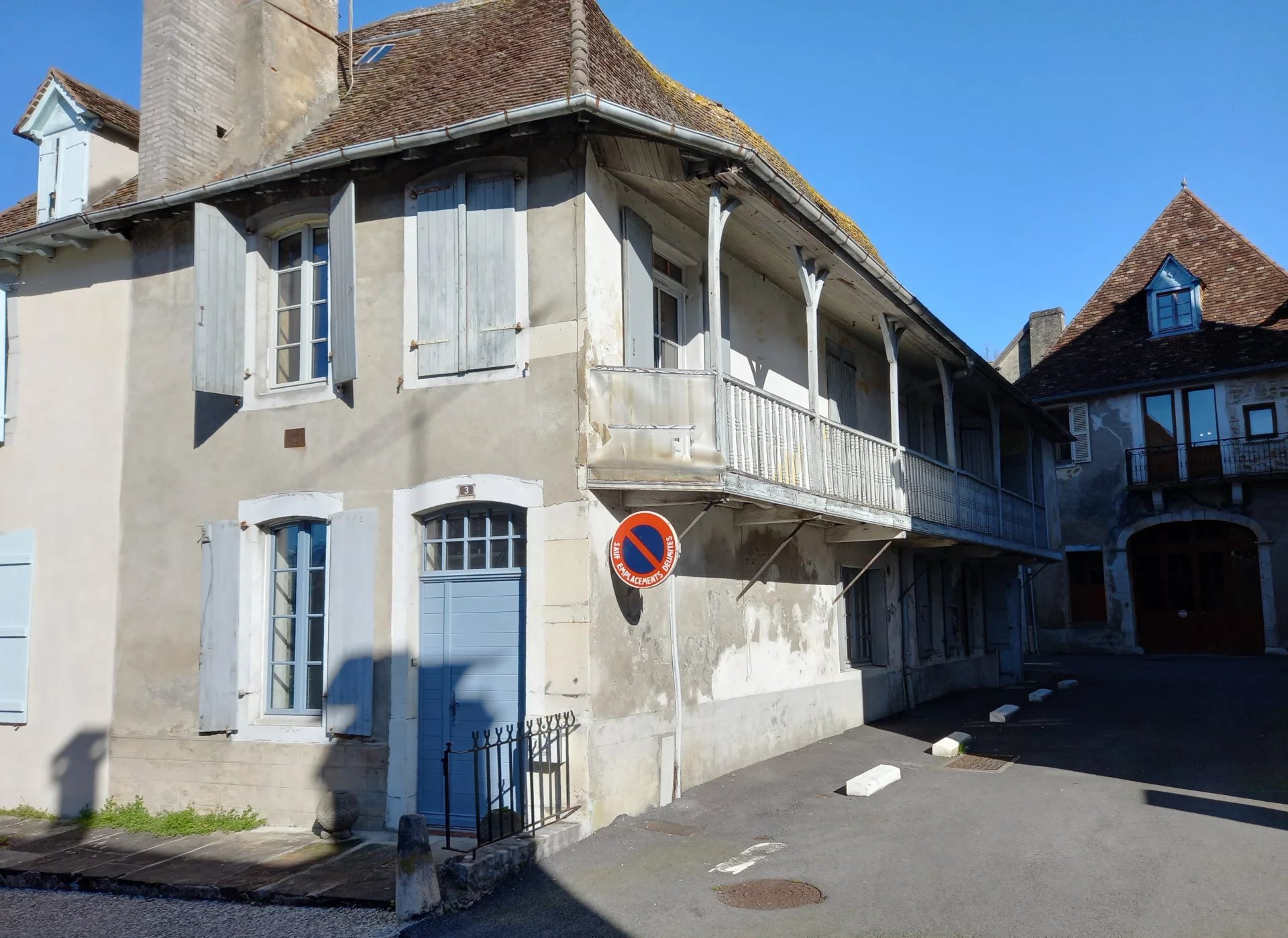 Townhouse in Salies de Béarn, with rental potential