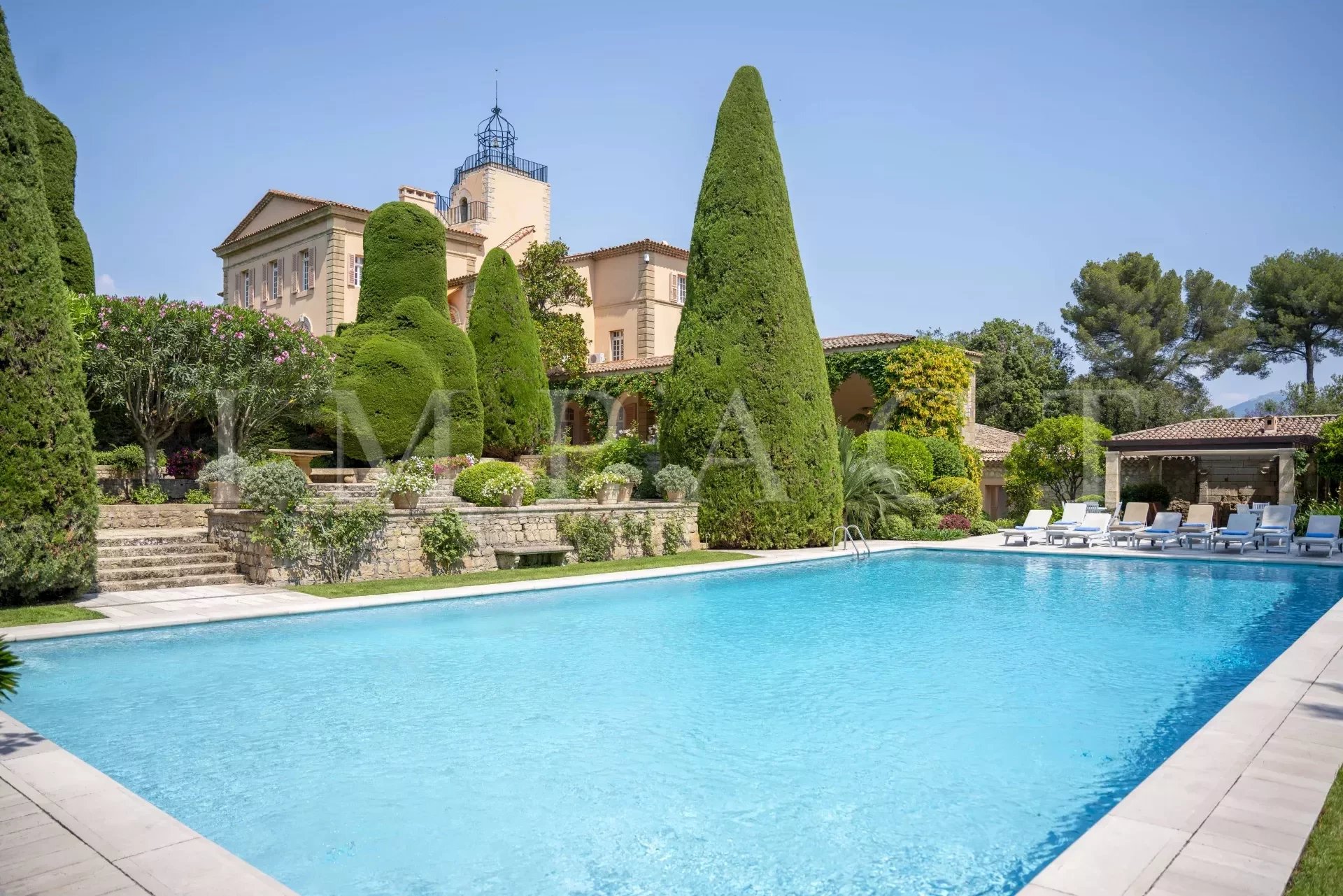 Near Mougins - Exceptional domain for rent