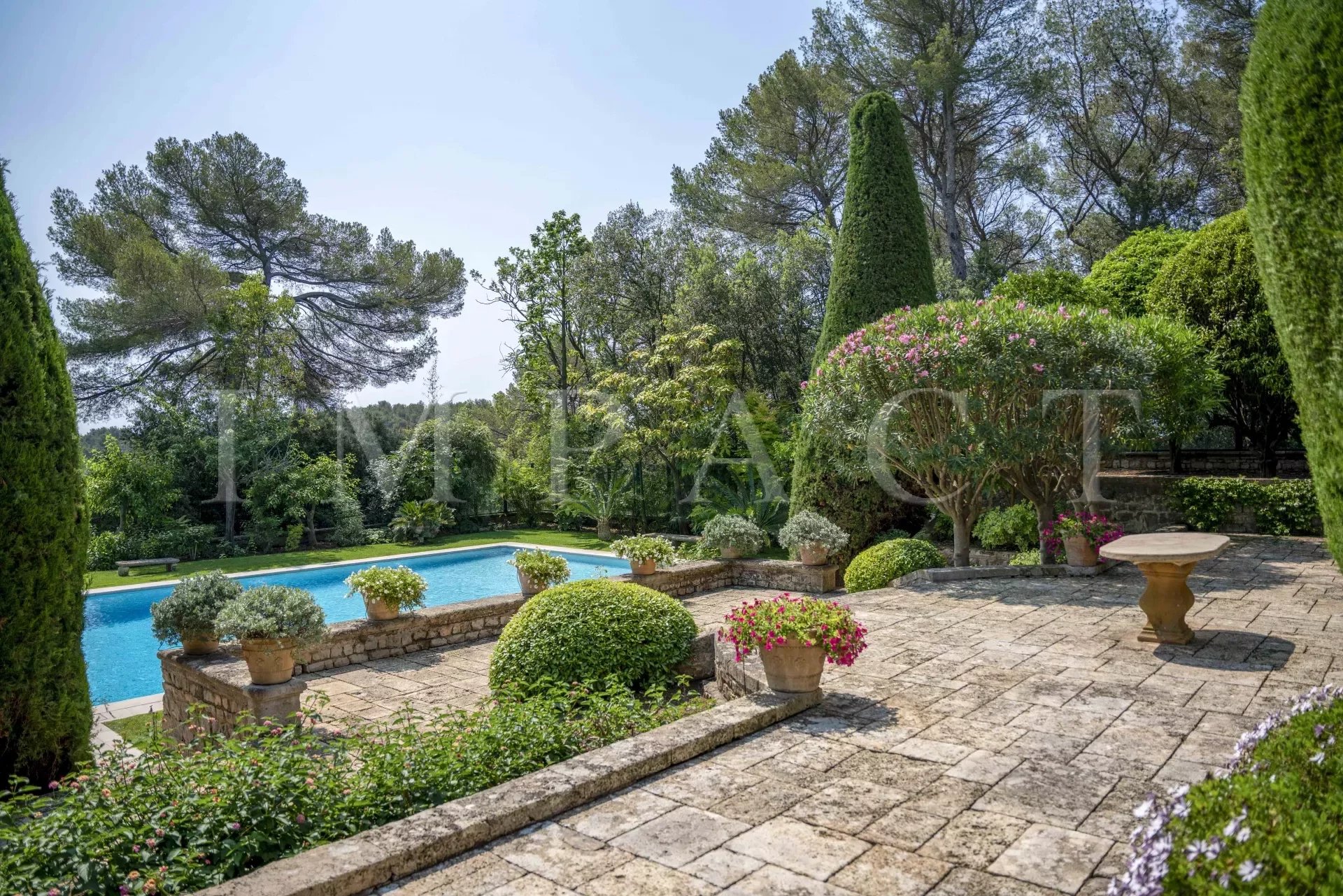 Near Mougins - Exceptional domain for rent