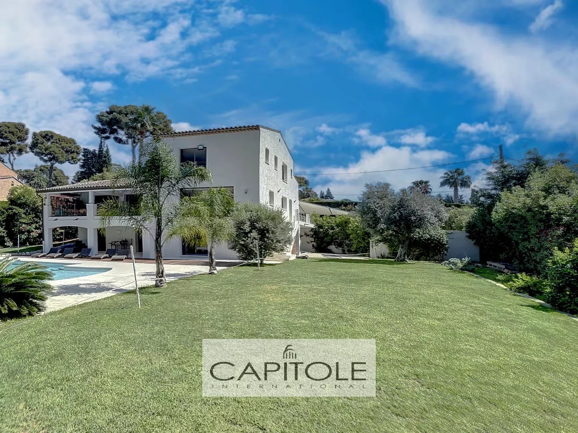 Antibes A vendre Villa de luxe moderne de 343 m²  avec piscine
