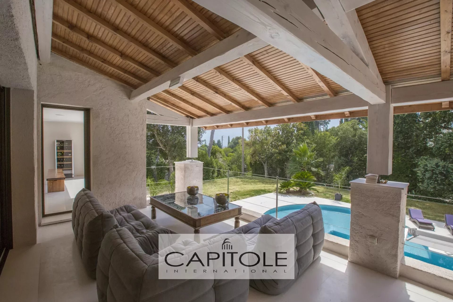Antibes for sale  5/6 bedrooms spacious modern villa of 343 sqm with pool