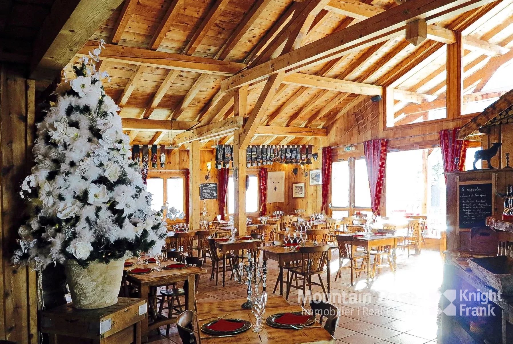 Photo of The 'fond de commerce' and 'walls' of a farm style restaurant in excellent condition, ready to operate