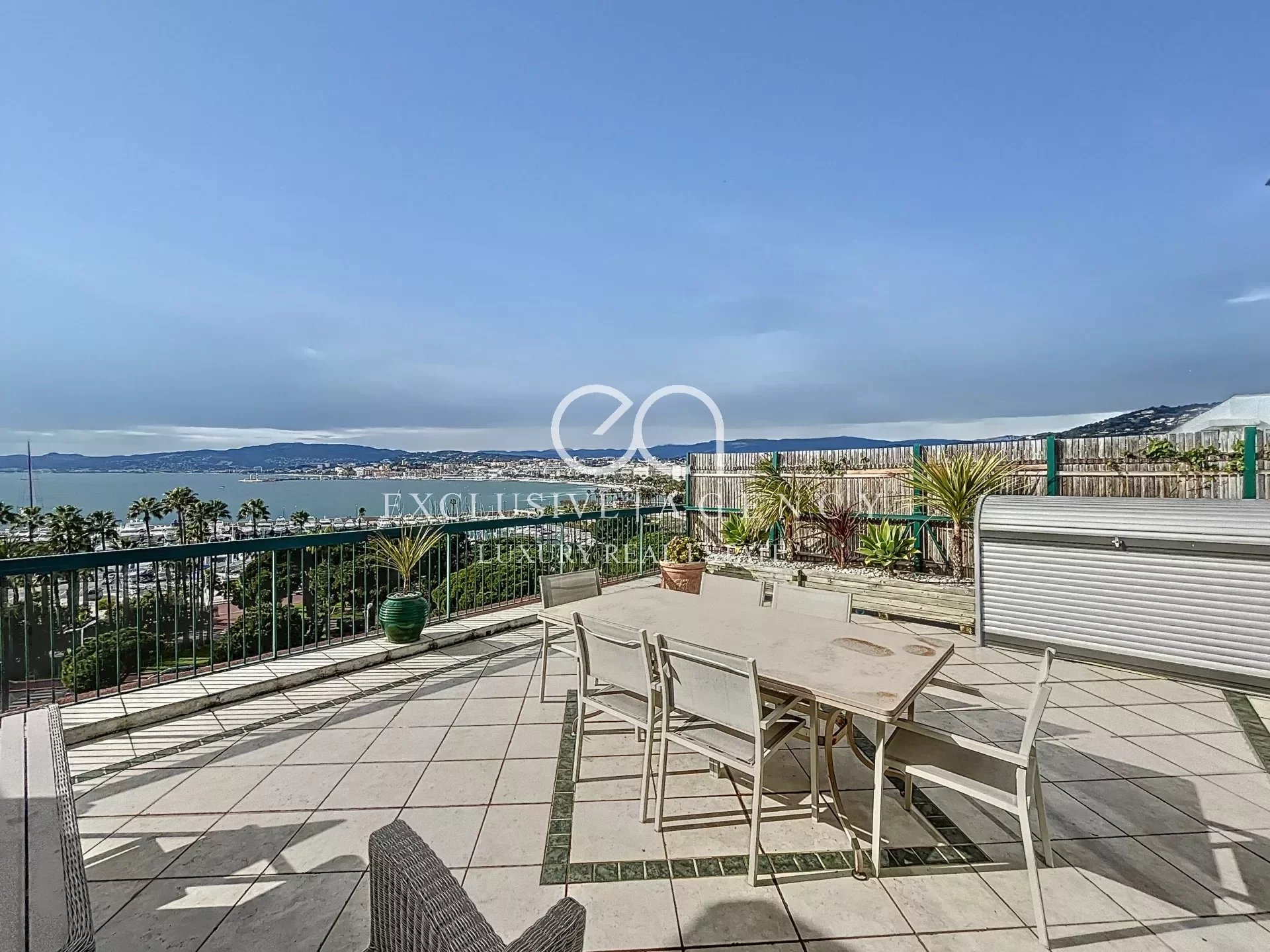 Cannes Croisette appartement 128m² vue mer terrasses et garage