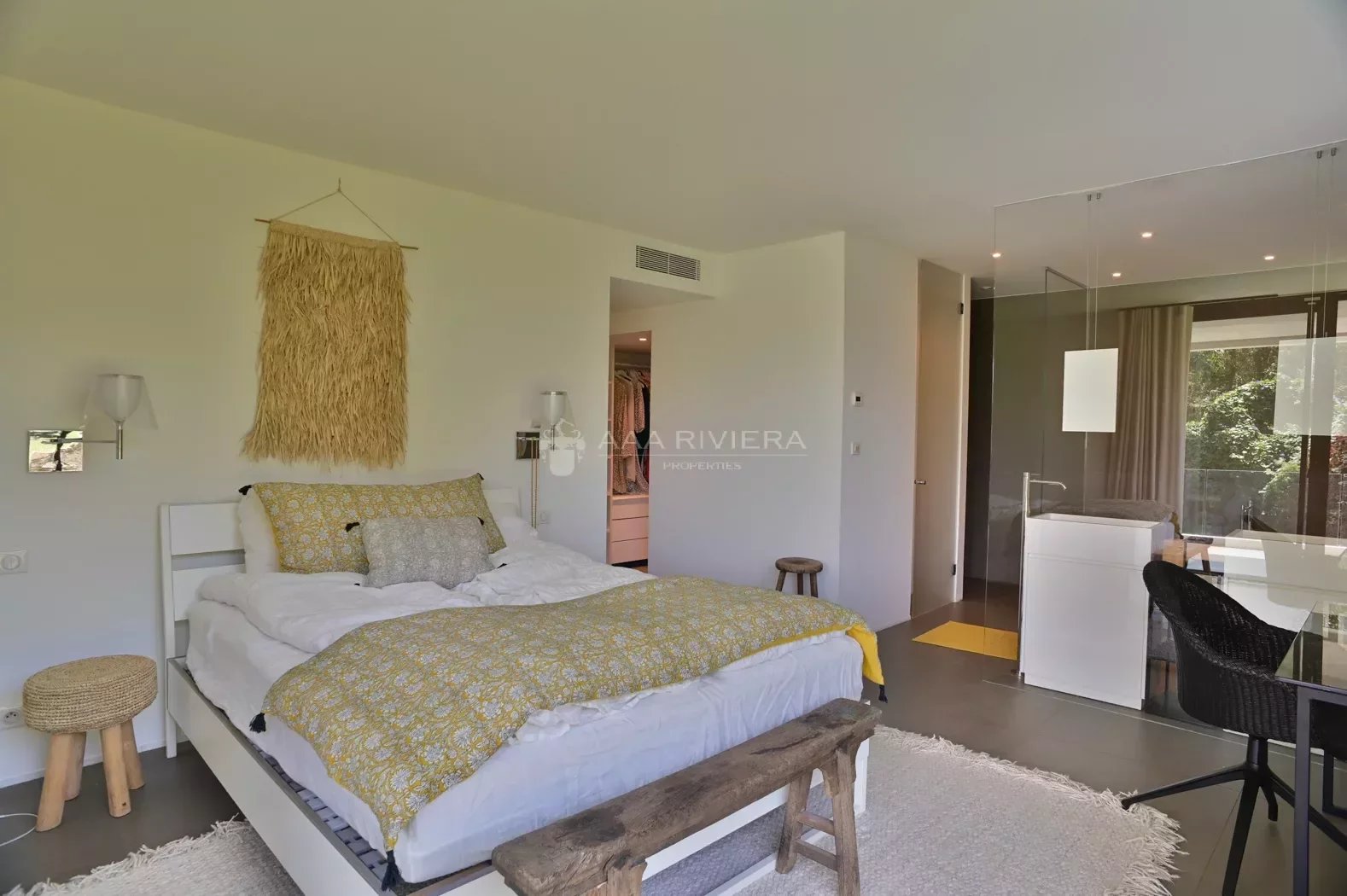 EXCLUSIVITE - GOLFE-JUAN - Magnifique villa de style Californienne avec une belle vue mer
