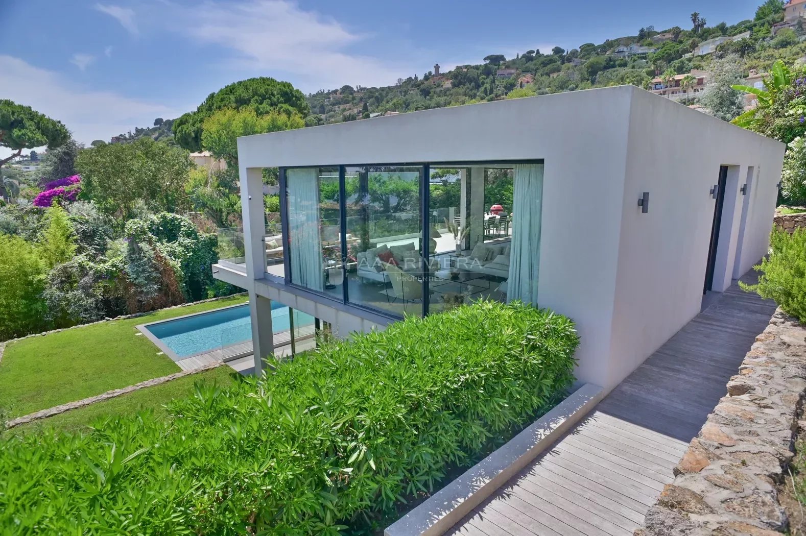 Sole Agent - Golfe Juan - Magnificent contemporary villa  with pool and sea view