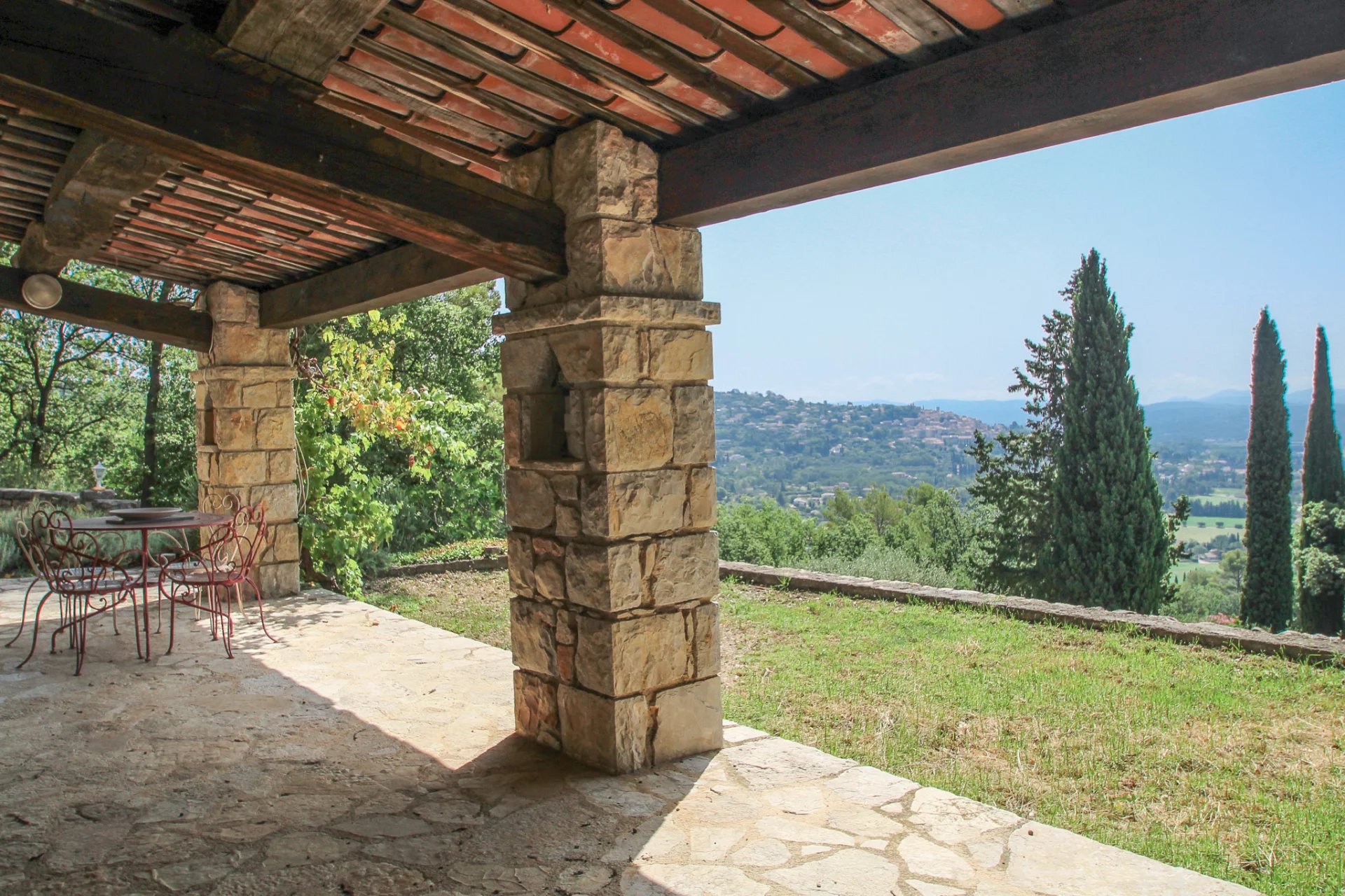 Fayence Provence: au calme belle propriété provençale sur 2 Ha avec vue panoramique