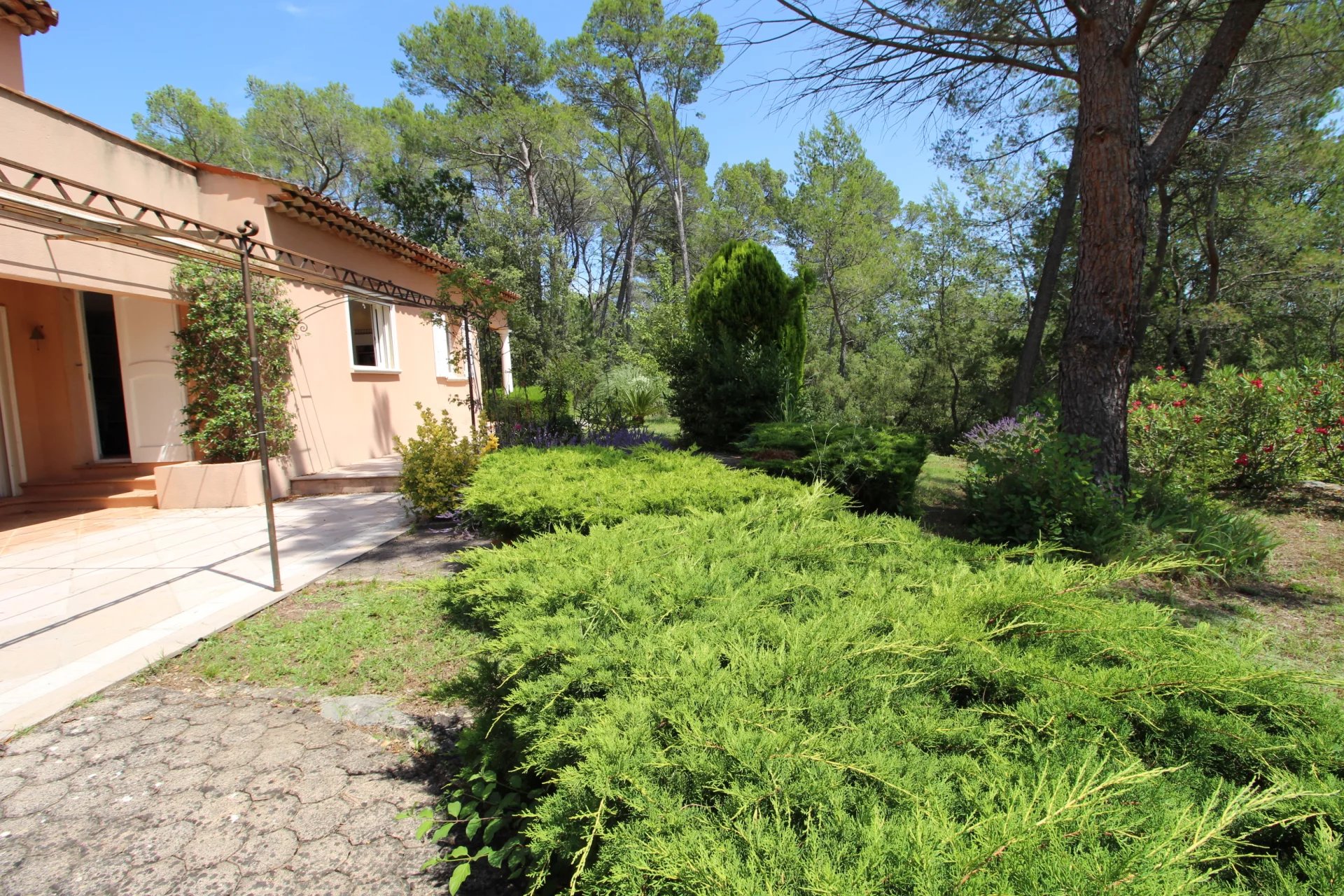 Charming villa in a natural green setting - Seillans