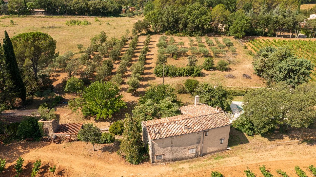 Opportunité à Cotignac : propriété authentique au milieu des vignes !