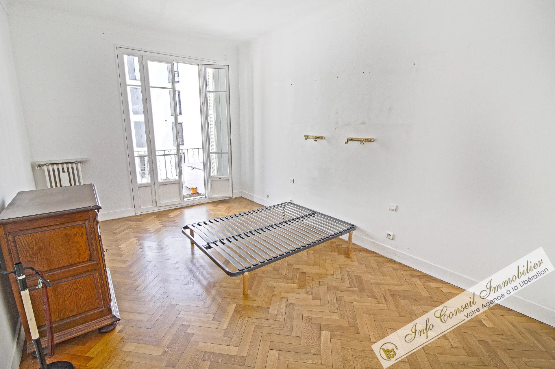 LIBERATION - AVANT DERNIER étage - 5 P 122 m² - 2 Balcons - Traversant  - 530.000 €