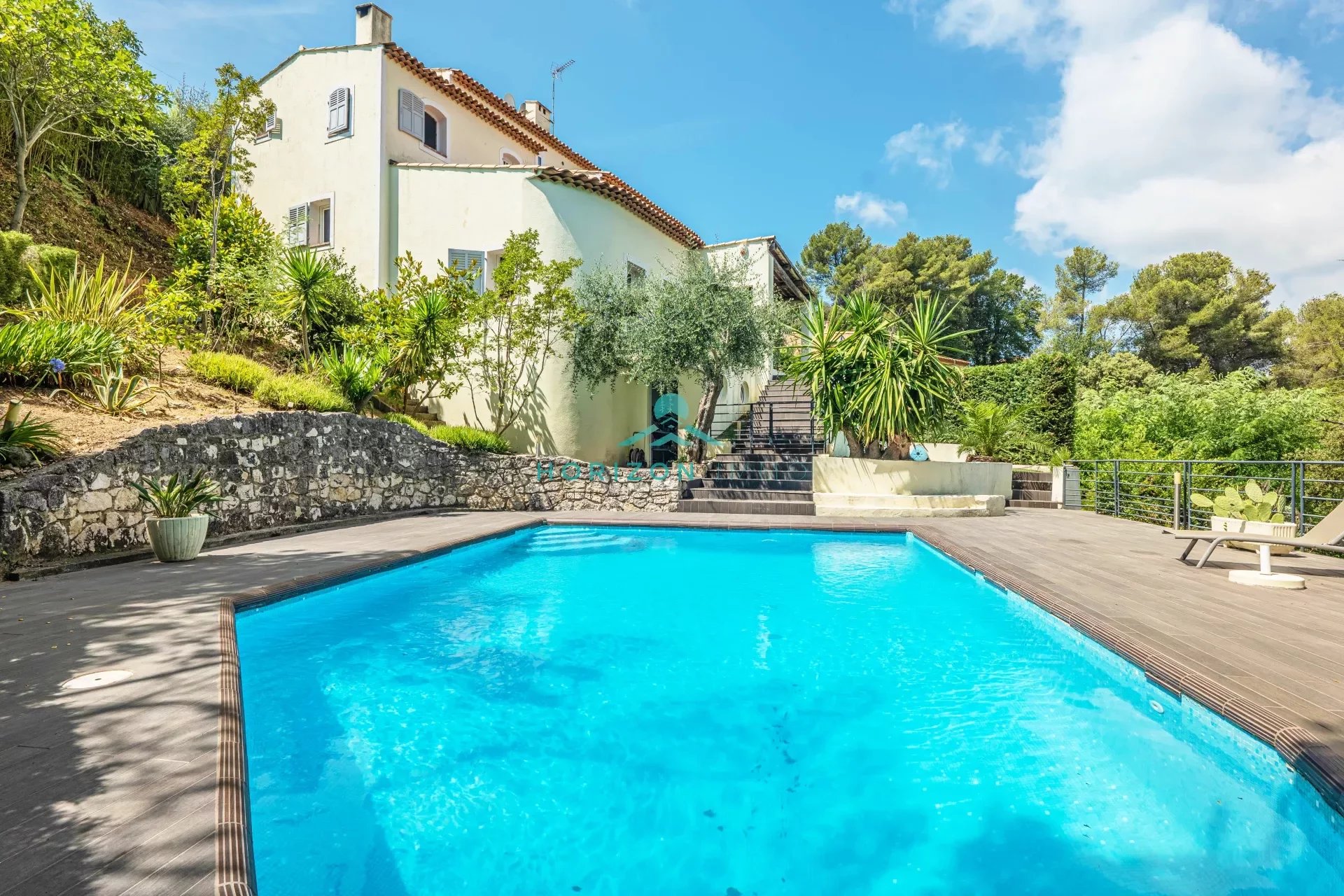Magnifique villa de 8 pièces avec piscine, jardin et studio indépendant à Saint Antoine de Ginestière