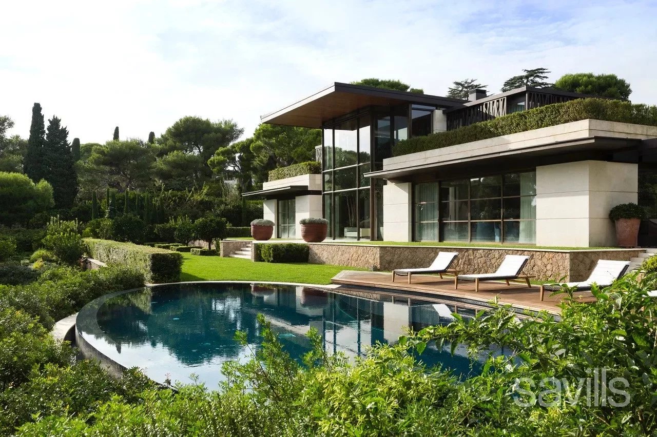 contemporary and luxurious villa in Cap Ferrat