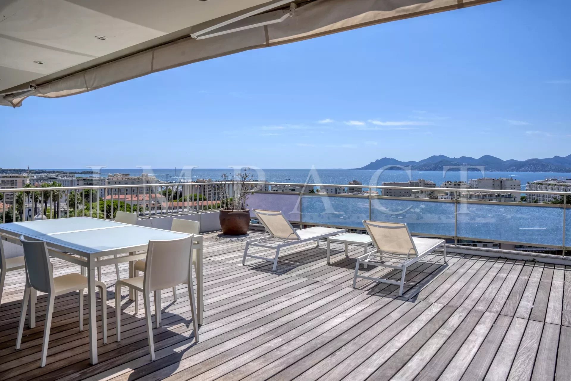 Cannes proche Croisette - Penthouse moderne vue mer à louer