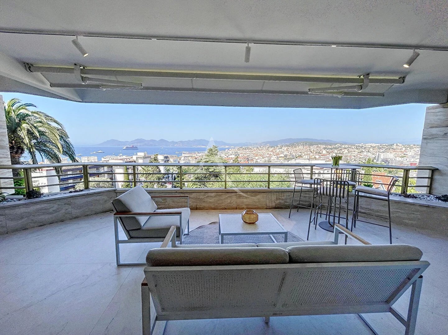 83042726-Cannes Californie - Appartement 4 pièces 92.20 m² d'exception - Vue mer - Gardien et piscine