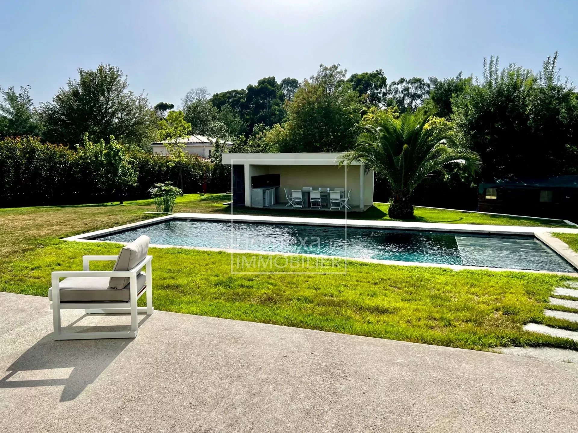 Villa contemporaine neuve avec piscine limite Mougins