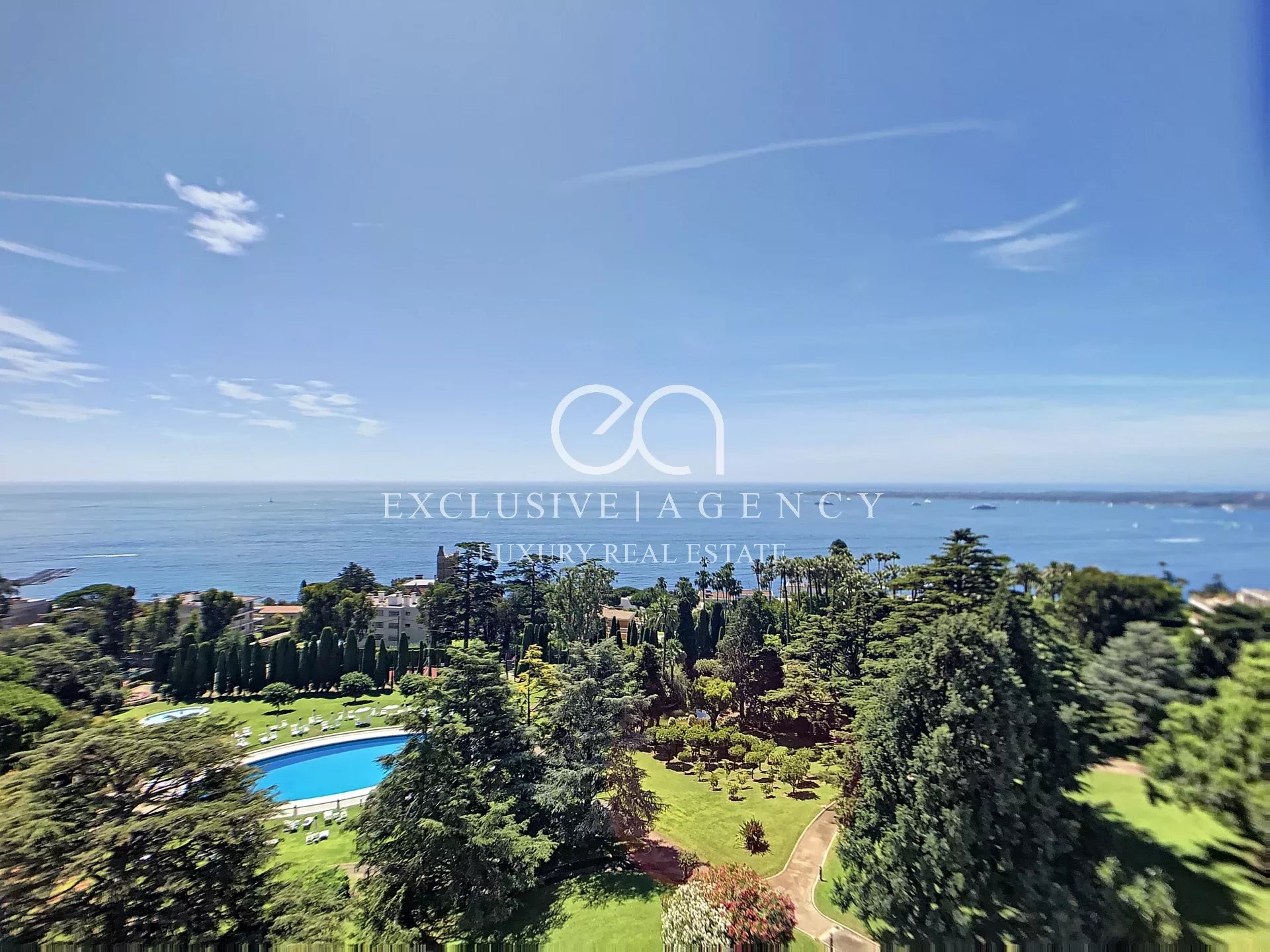 SALE IN CANNES 4-BEDROOMED APARTMENT 176SQM WITH PANORAMIC SEA VIEW
