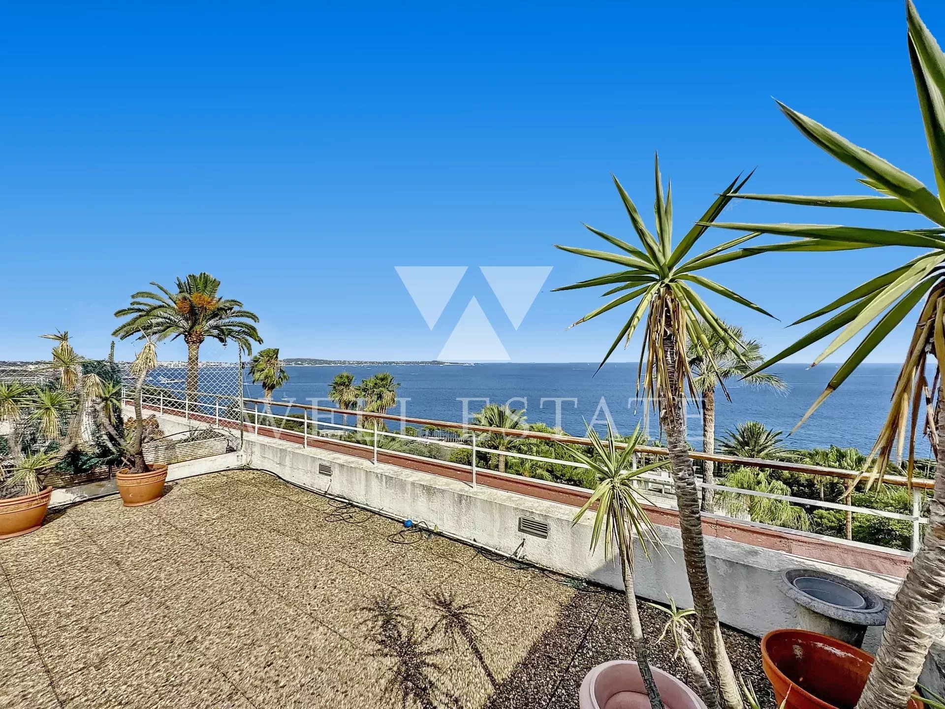 CANNES ROOF TERRACE 2 BEDROOM SEA VIEW APARTMENT RESIDENCE WITH SWIMMING POOL AND TENNIS COURT