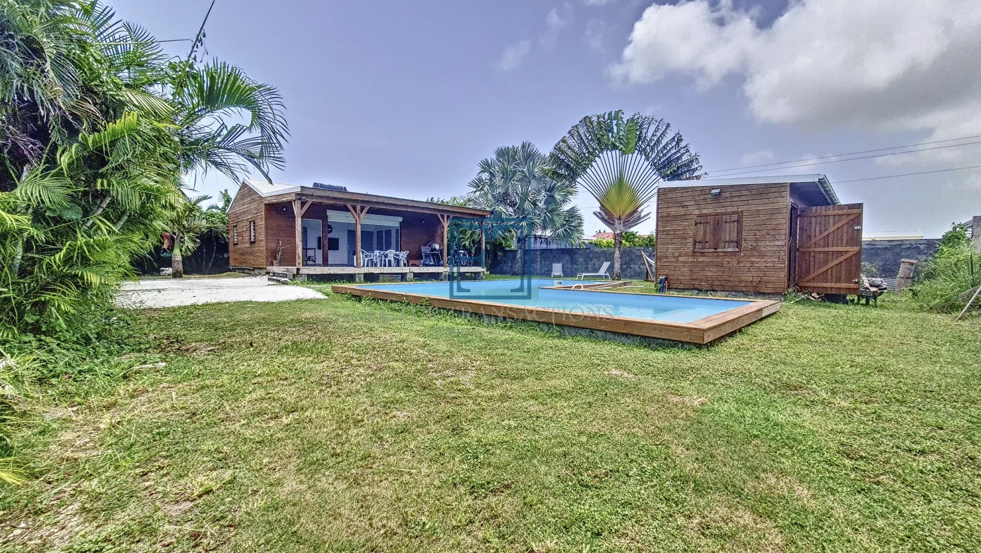 Villa T4 avec piscine Saint François sur grande parcelle