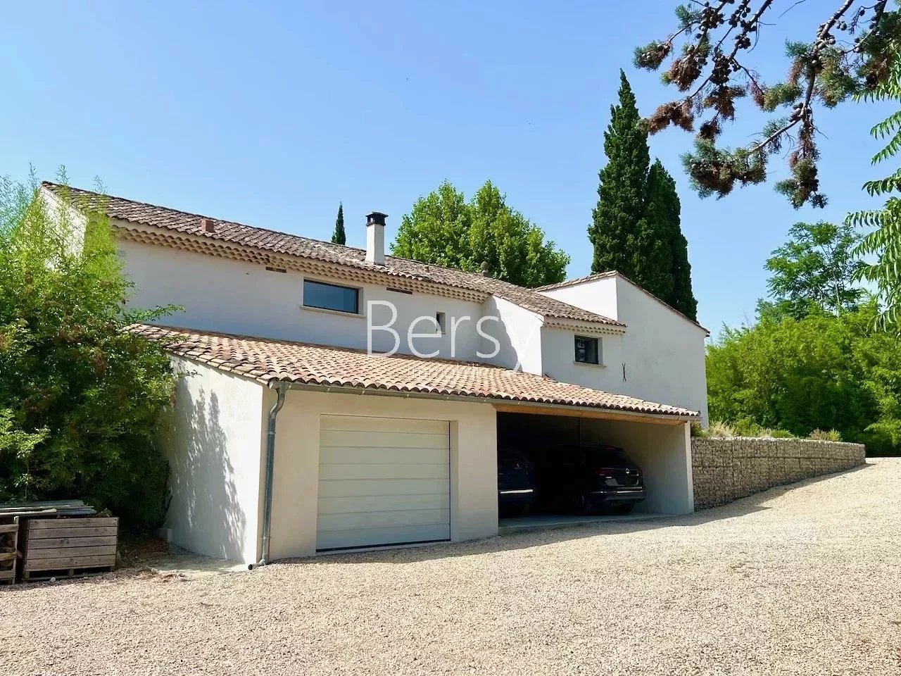 OPPORTUNITY - FULLY RENOVATED MAS - approximately 280m2 - 5 bedrooms - 9700m2 of land - Heated swimming pool of 5x10m