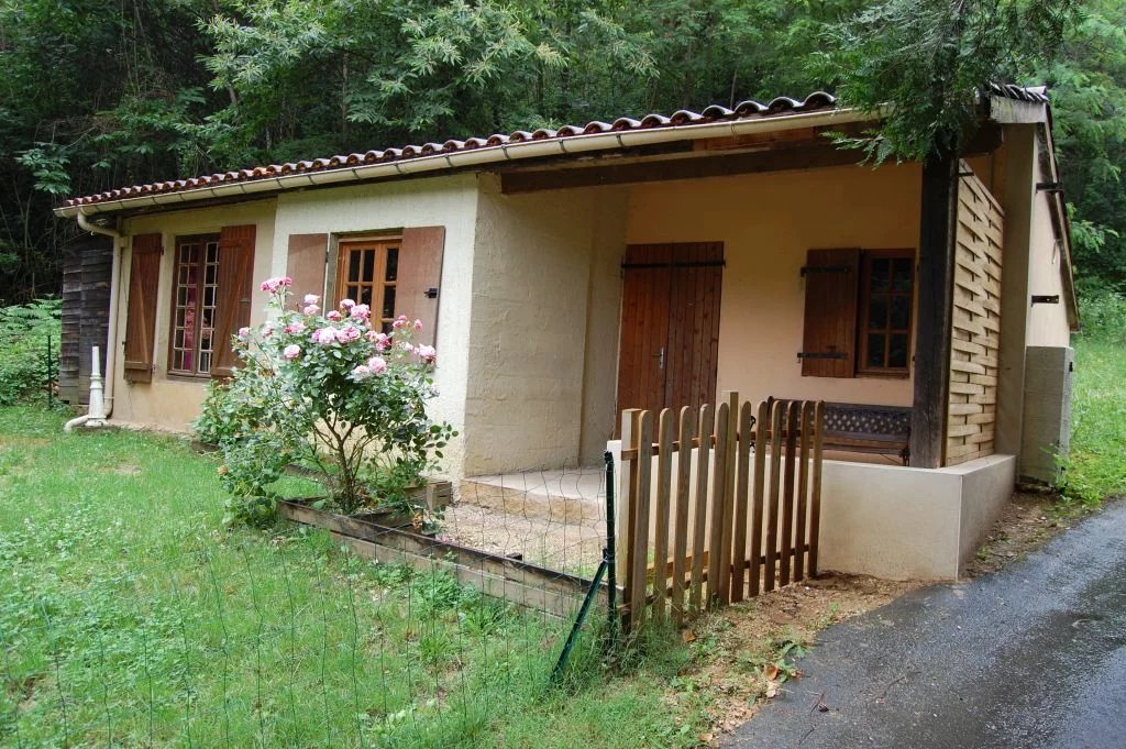 DORDOGNE - Property comprising house and independant gite on about 5.900 m2 of land