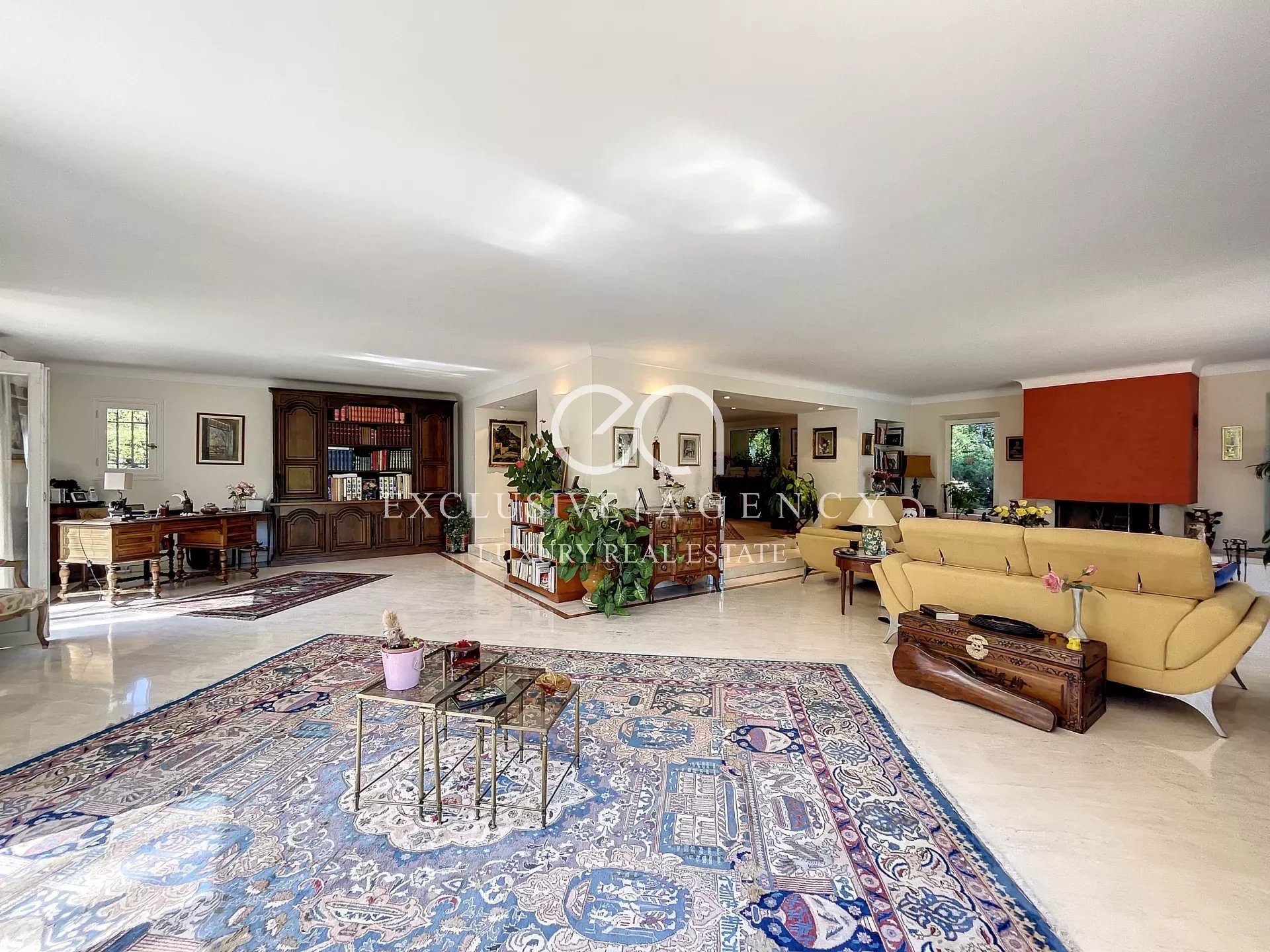 GRASSE VILLA 230SQM 6 ROOM WITH POOL AND GARAGE