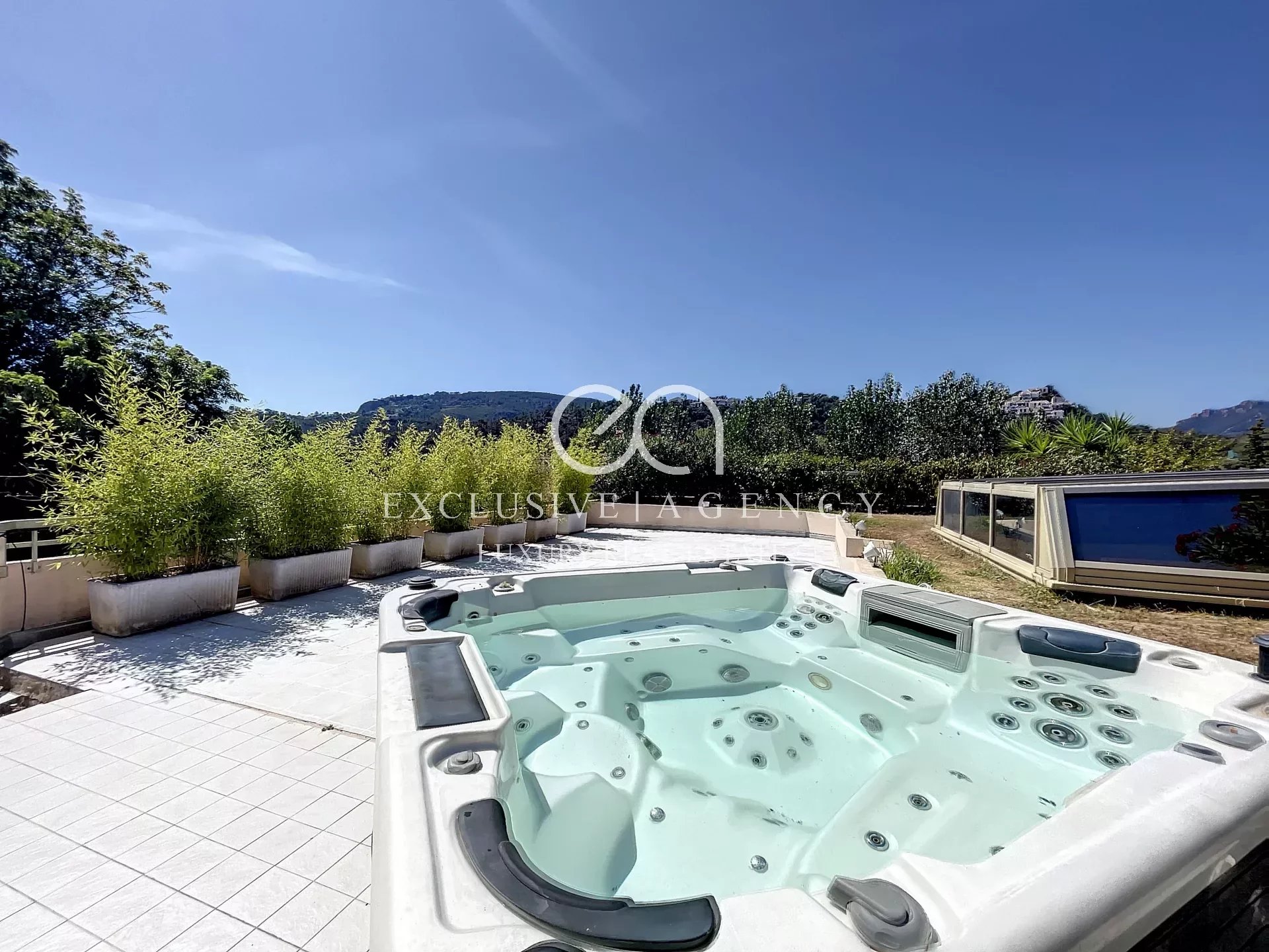 MANDELIEU PENTHOUSE 120SQM 3 BEDROOMS APARTMENT WITH 150SQM TERRACE AND GARDEN