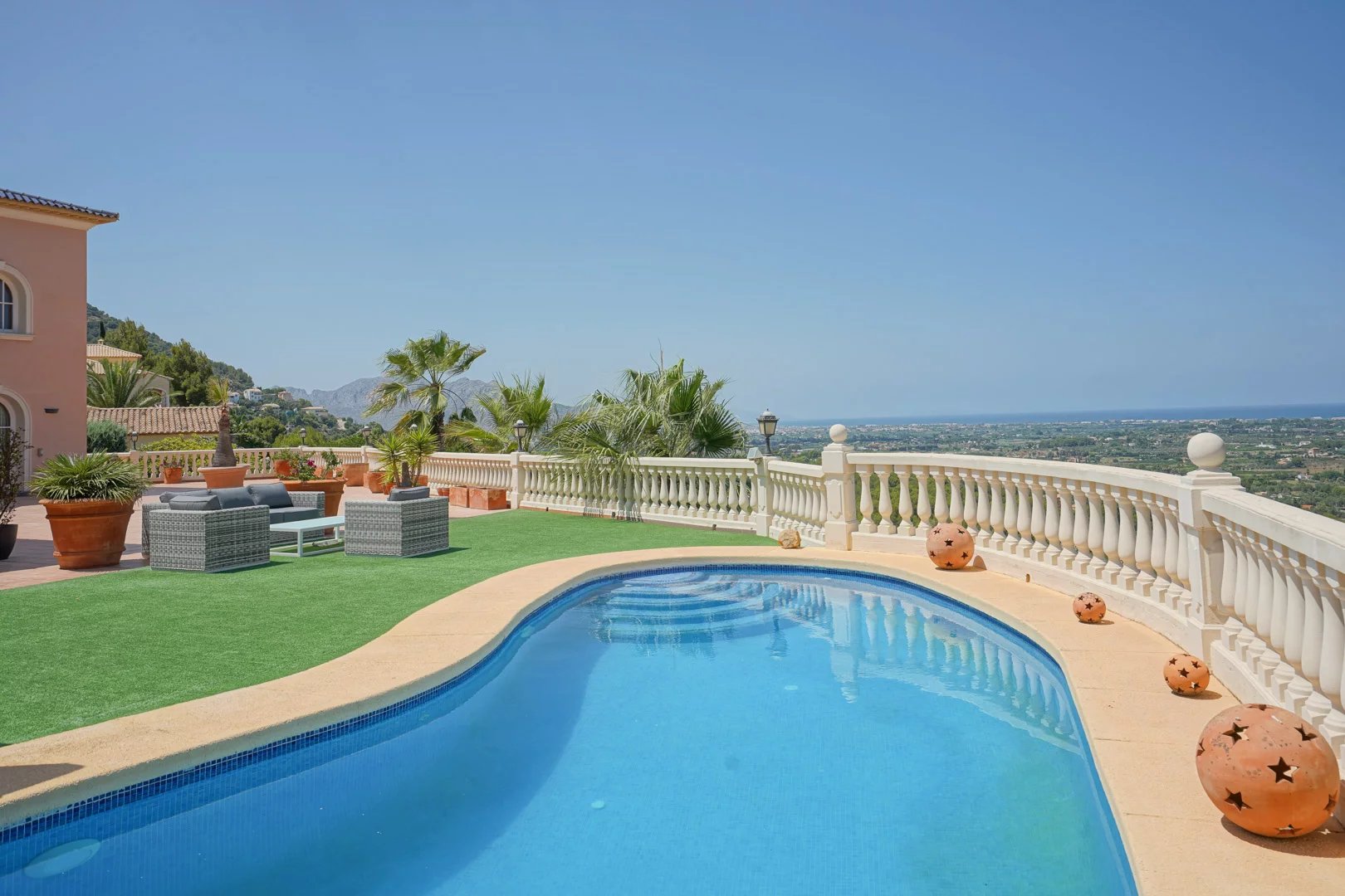 Grote luxe villa gelegen op de top van de prestigieuze urbanisatie La Sella