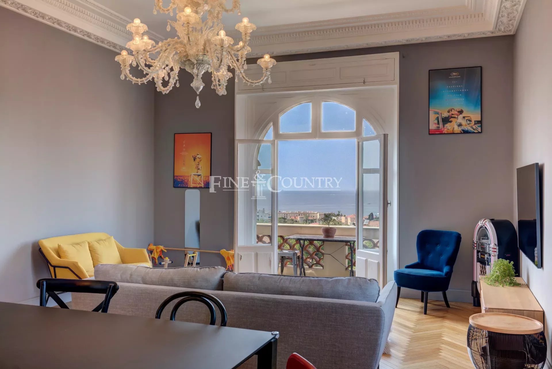 Sea View Bourgeois Apartment for sale in Cannes
