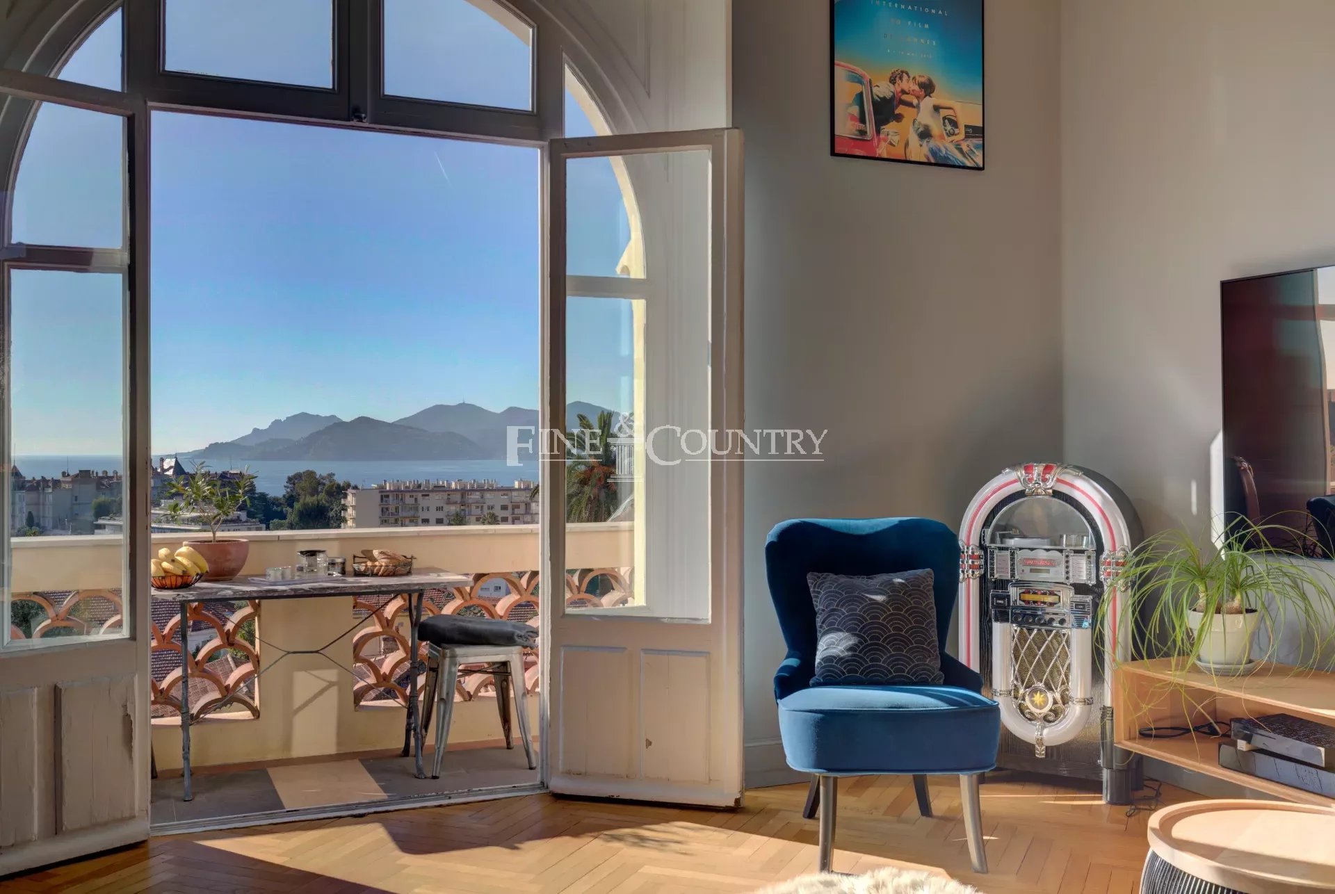 Sea View Bourgeois Apartment for sale in Cannes