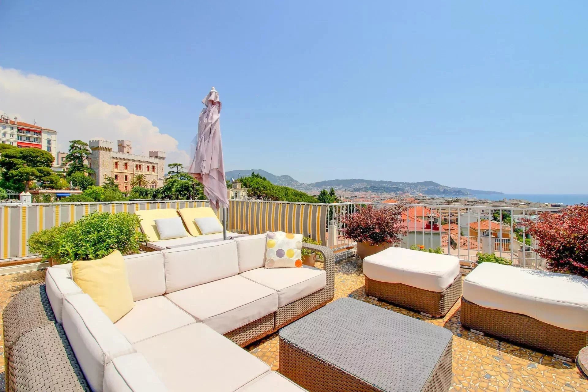 Rare 2-bedroom with roof terrace and sea view – Nice Baumettes