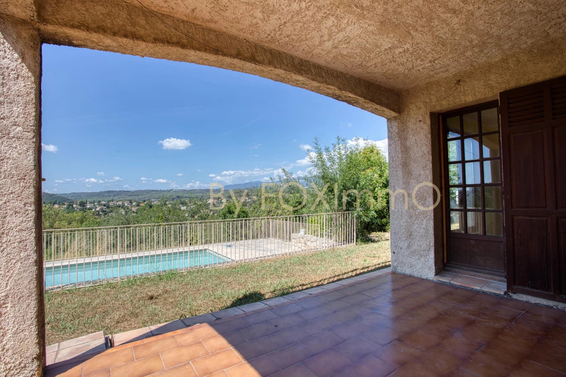 FOR SALE On the Côte d'Azur, Saint Paul de Vence, dominant villa, unobstructed view of the sea and mountains, flat garden, swimming pool