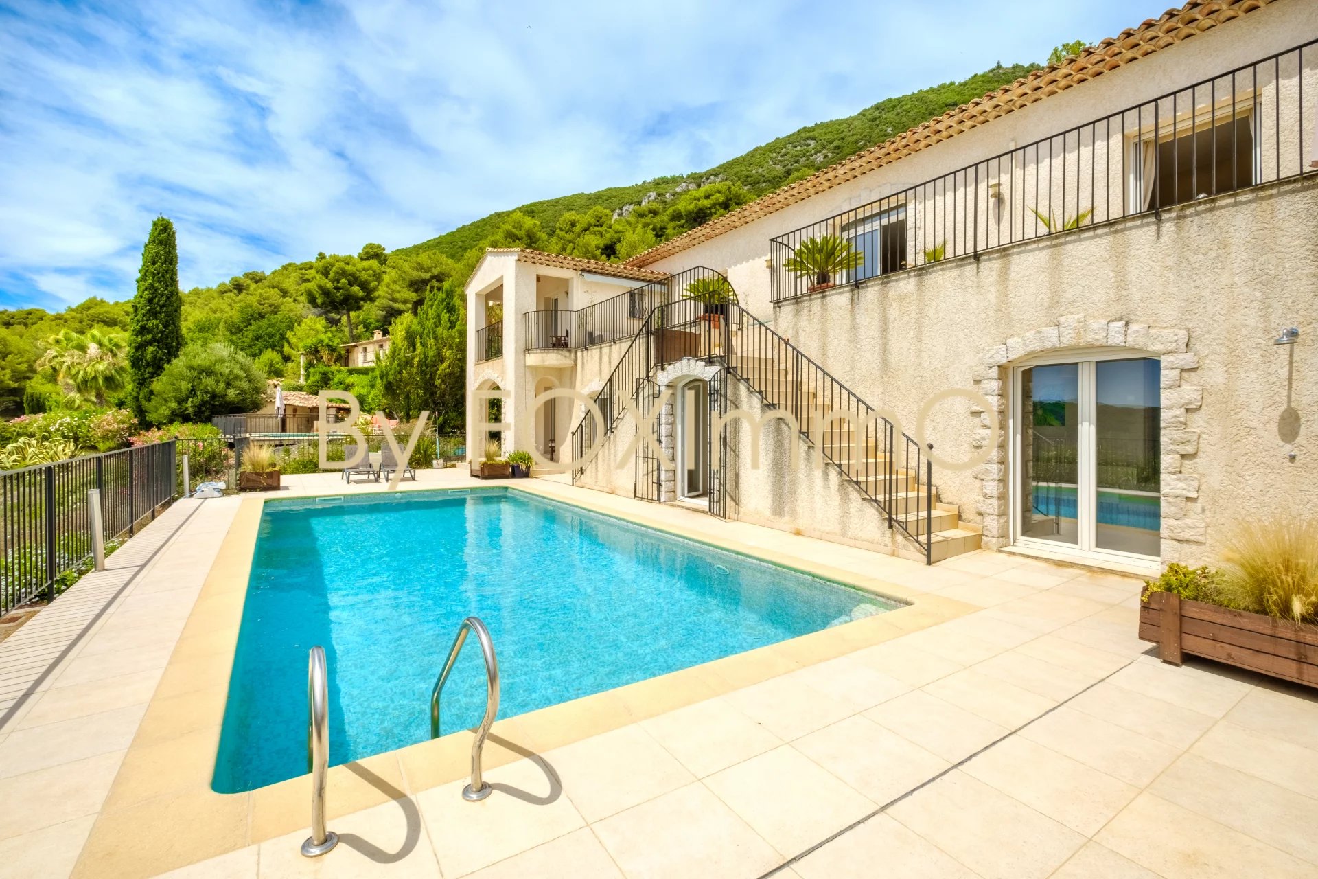 For sale on the Côte d'Azur, Tourrettes, recent villa, panoramic sea and mountain views, quiet, dominant, swimming pool garage, large garden