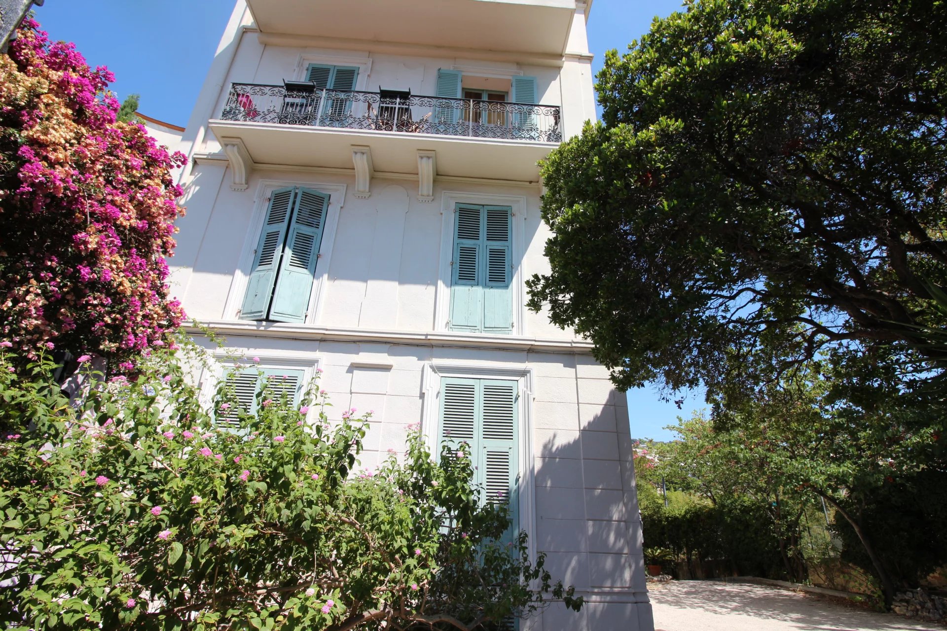 Cannes, Montfleury, 2 bedrooms apartment, garage.