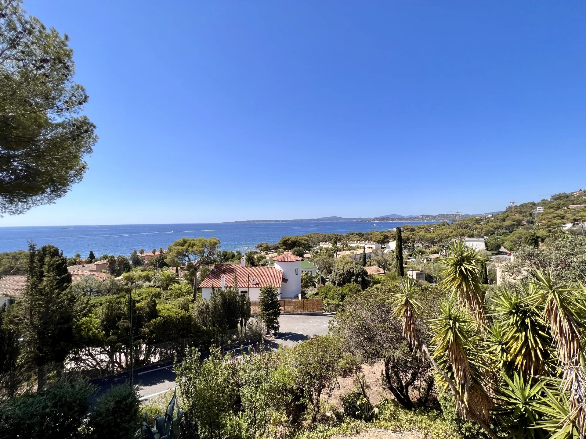 LES ISSAMBRES - PANORAMIC SEA VIEW - PERMIT FOR POOL AND GARAGE RENOVATION
