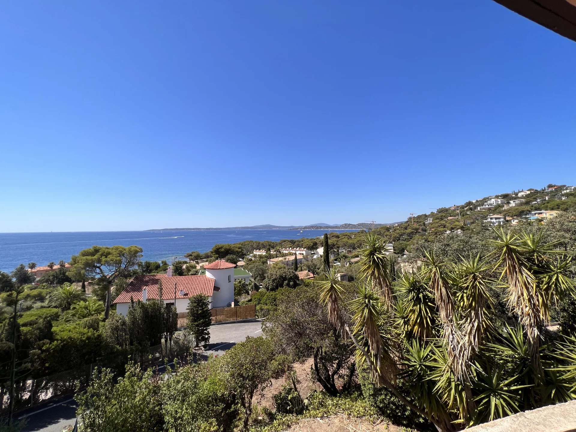 LES ISSAMBRES - PANORAMIC SEA VIEW - PERMIT FOR POOL AND GARAGE RENOVATION