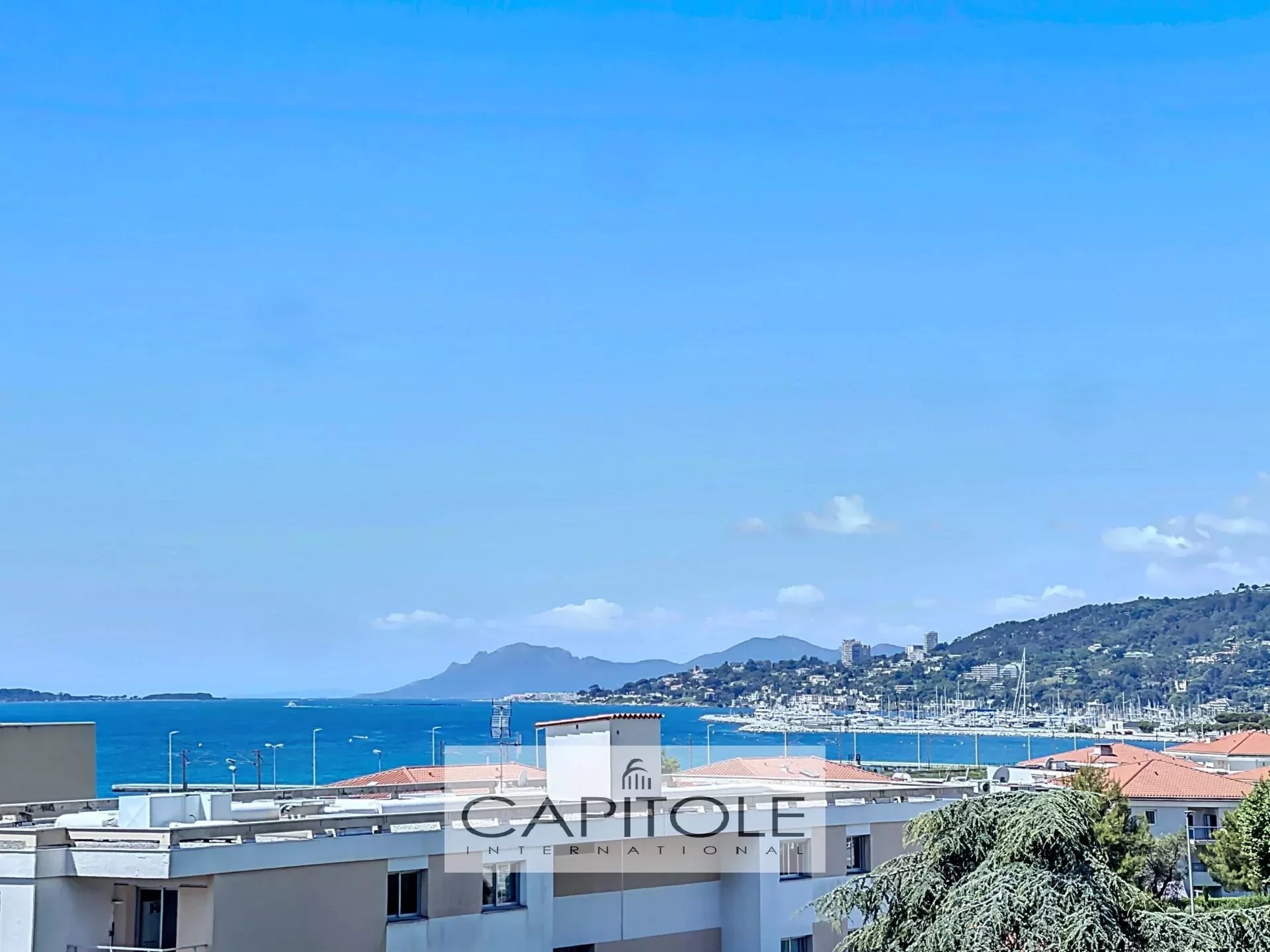 A vendre, Juan-Les-Pins,  vue mer panoramique, magnifique appartement 3P avant dernier étage de 85m², terrasse, garage et cave