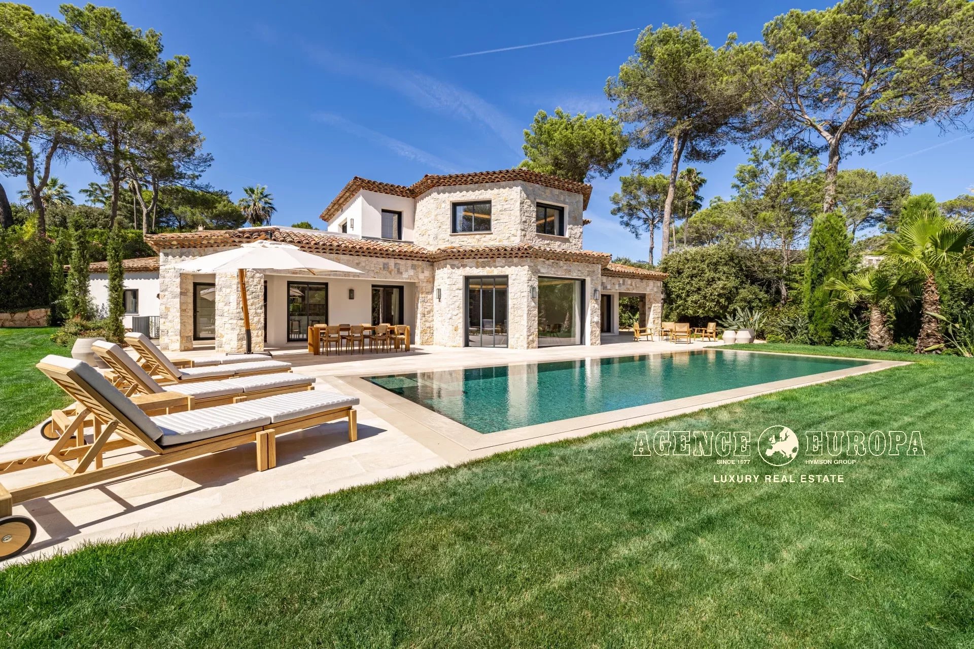 MOUGINS - PRIVATE GUARDED DOMAIN - OUTSTANDING PROPERTY