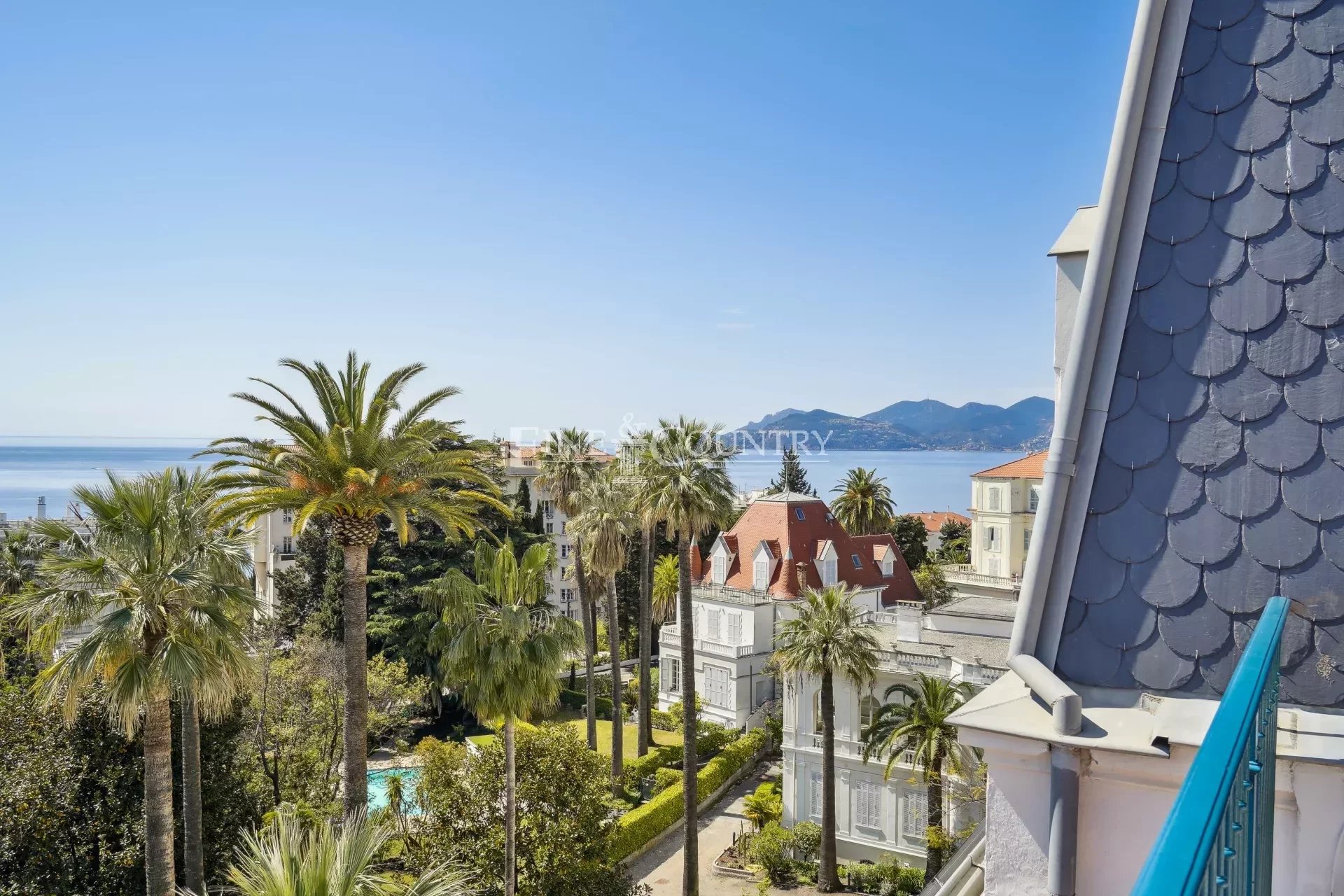 Bourgeois Apartment for sale in Cannes, with sea views Accommodation in Cannes