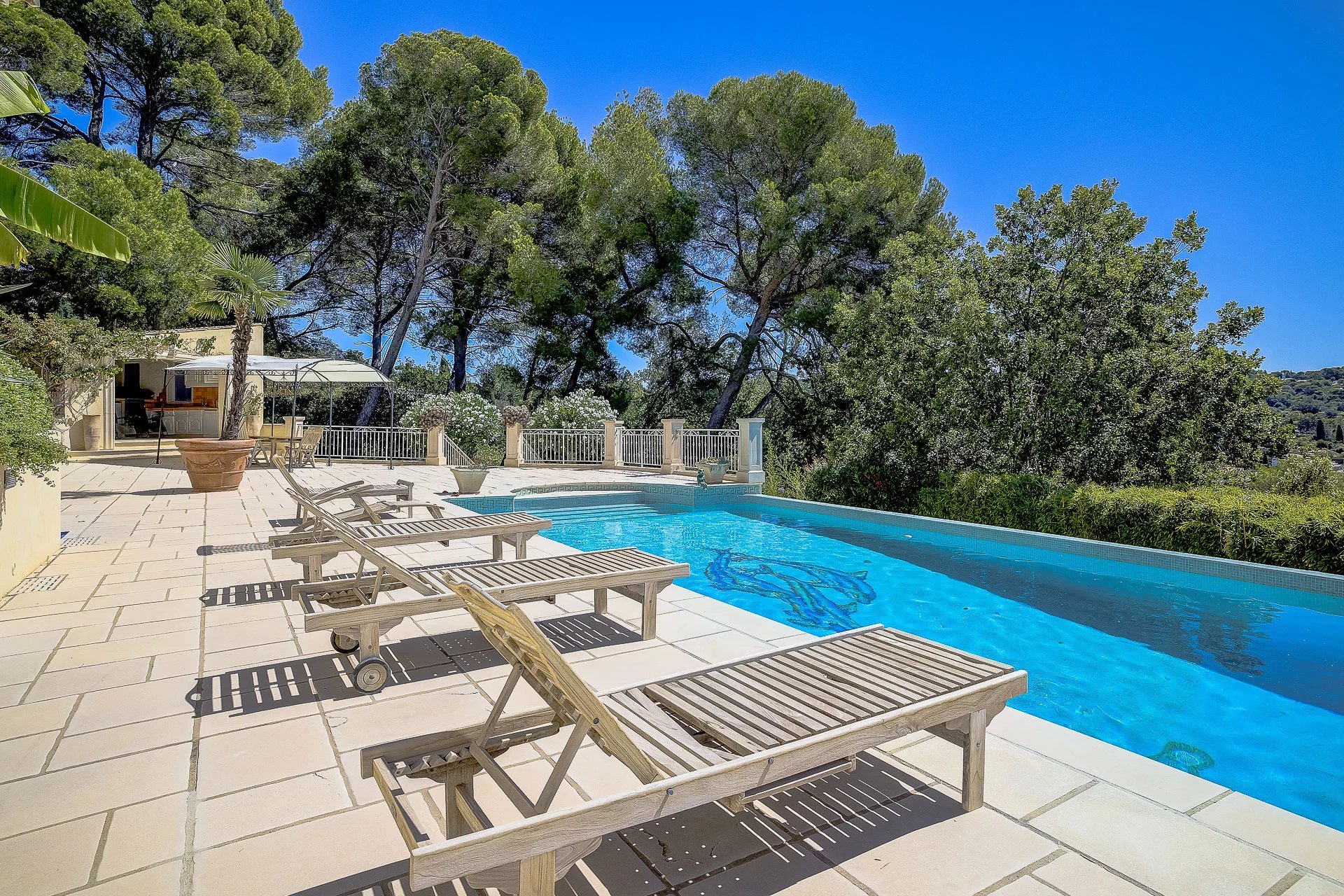 Magnificent Provencal property near the village of Mougins