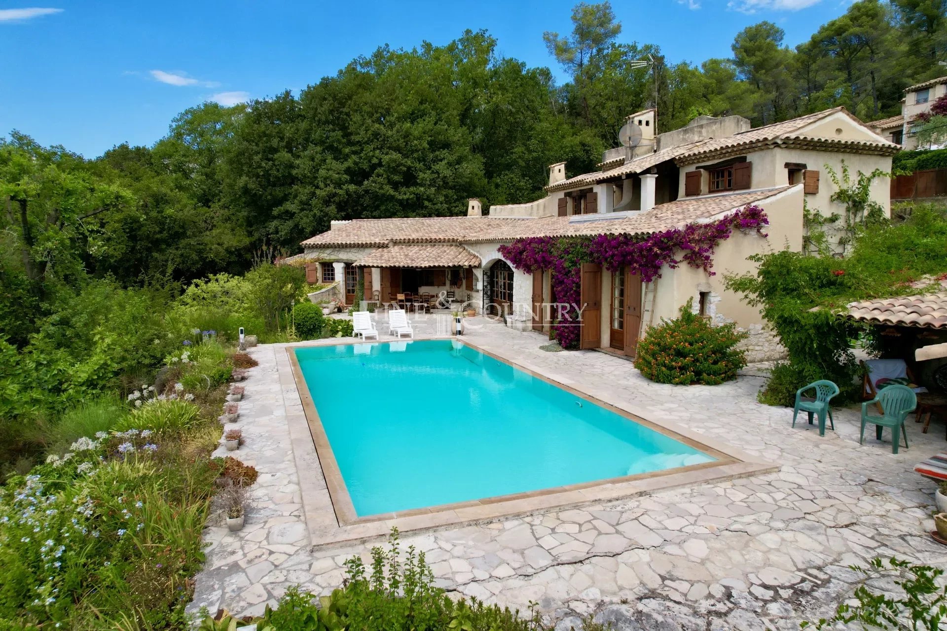 Charming Provençale Villa for Sale in St Paul de Vence with sea view